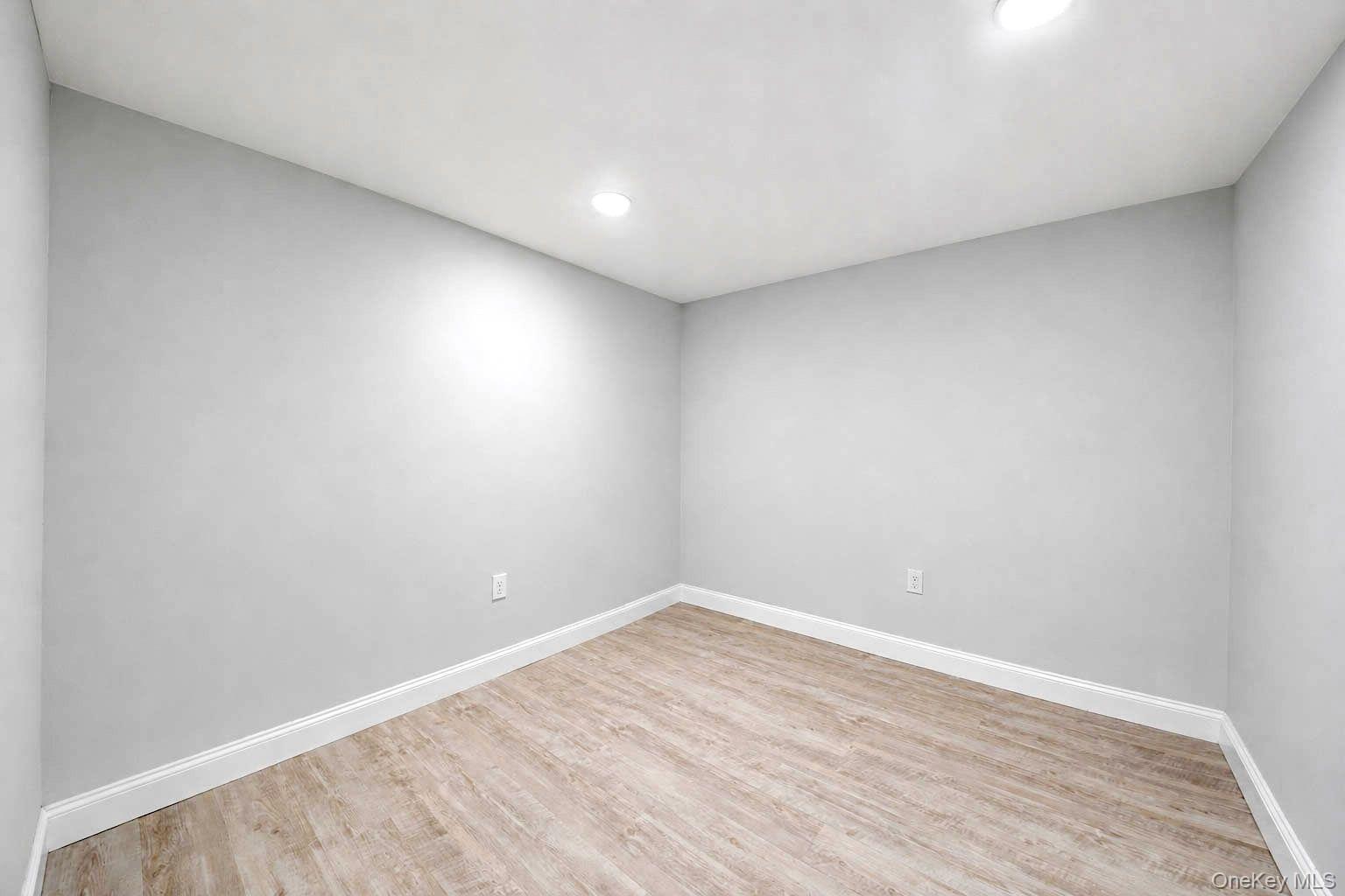 4059 Paulding Avenue – For Sale photo 34