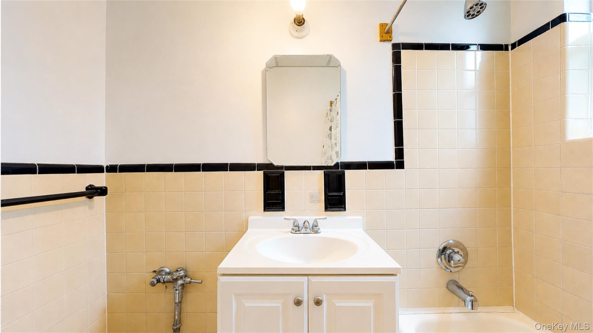41-50 78th Street, Unit 319 photo 13