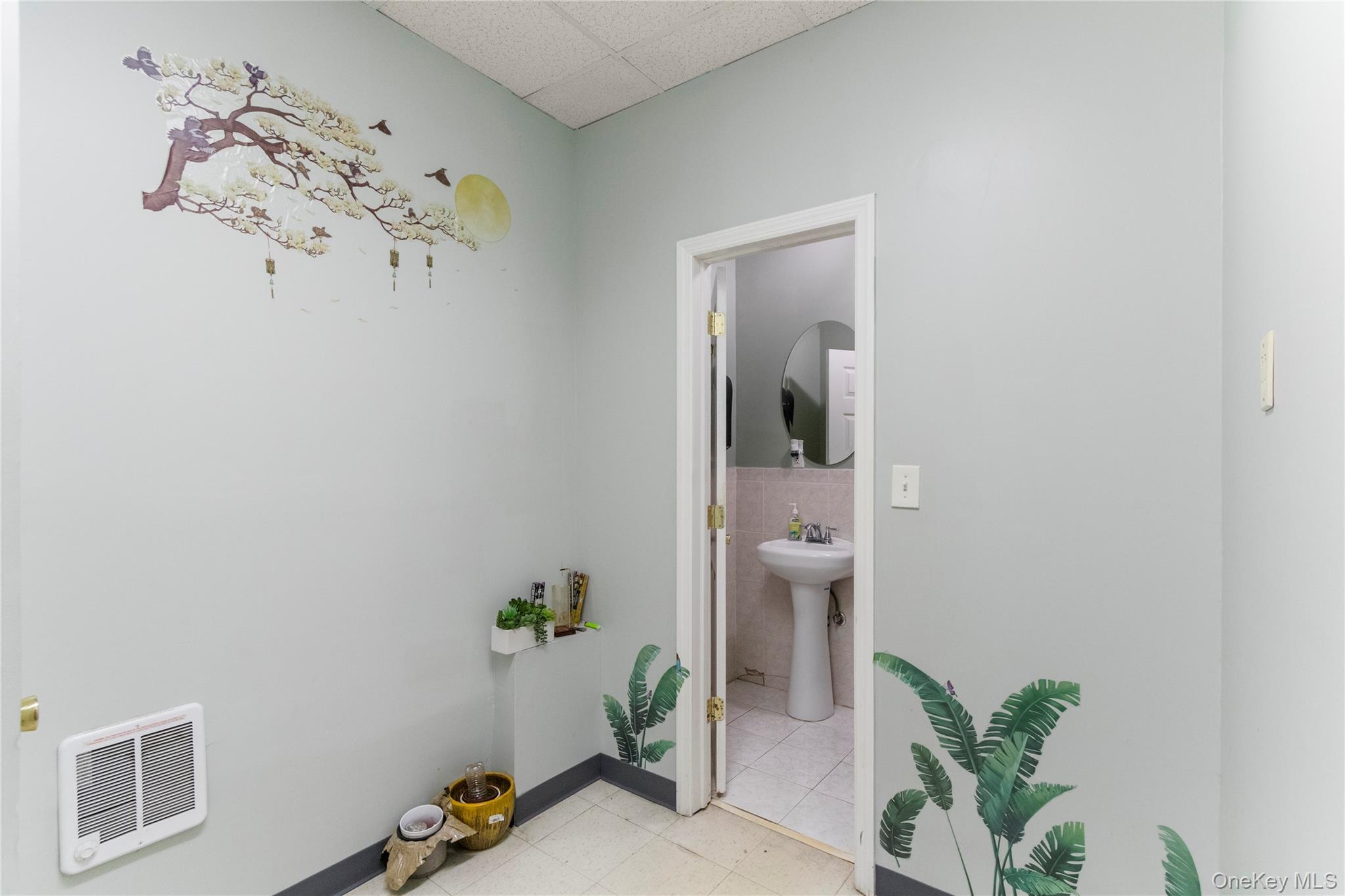 29 Glen Cove Avenue, Unit 108 photo 7