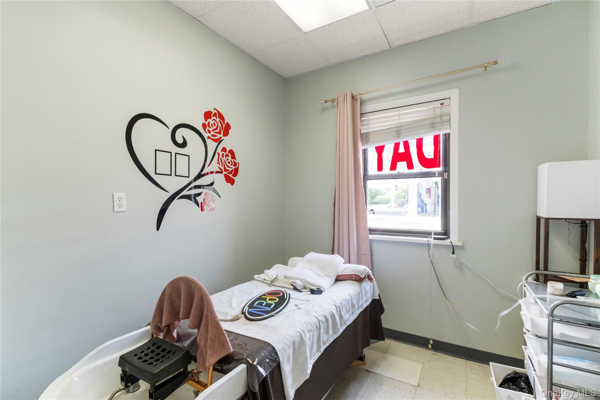 29 Glen Cove Avenue, Unit 108 photo 10