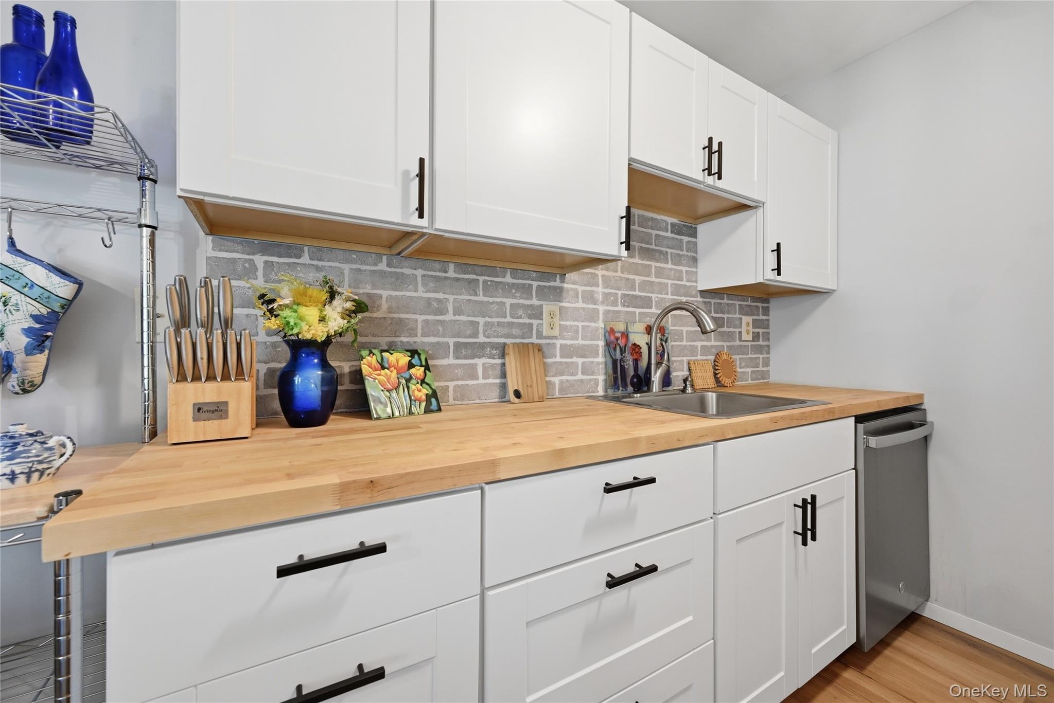 232 Blackpool Court, Unit F photo 4