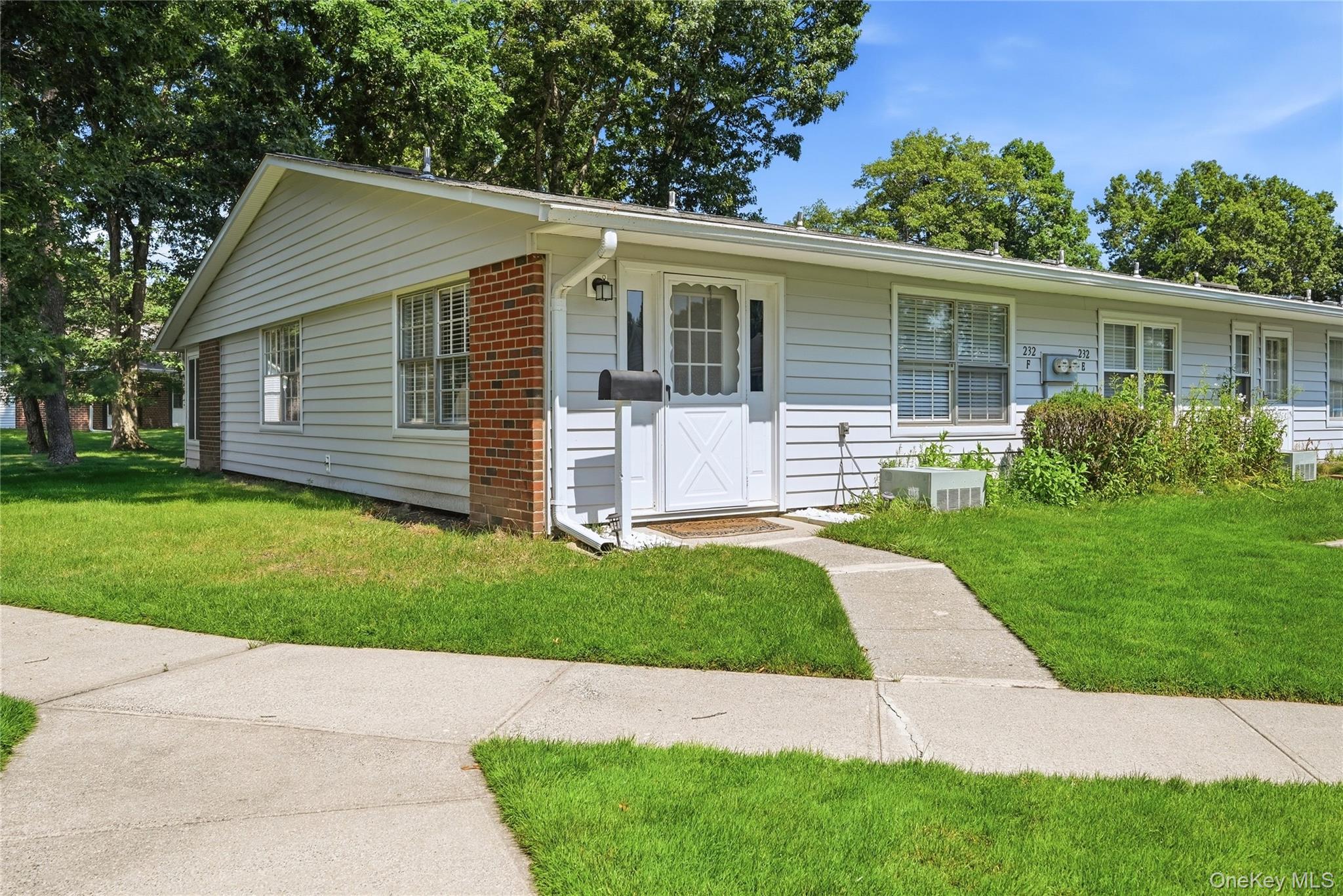232 Blackpool Court, Unit F photo 3