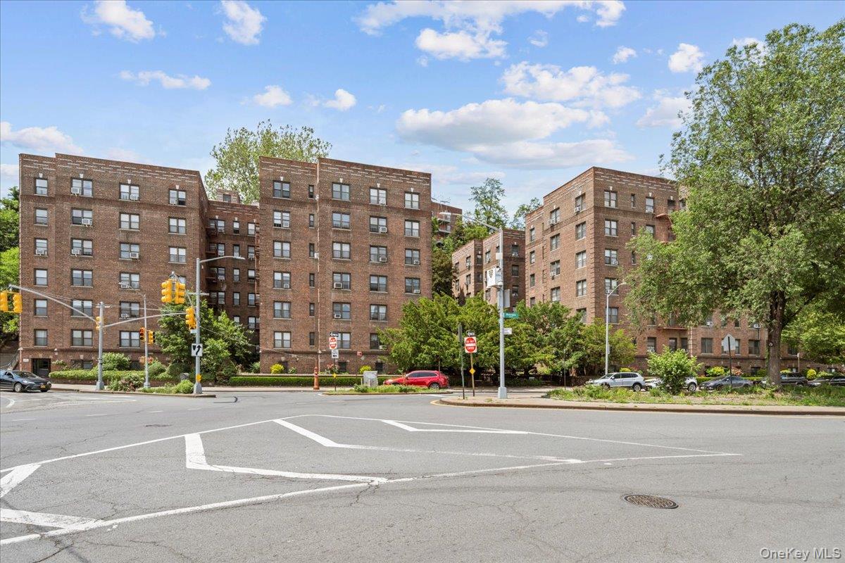3015 Riverdale Avenue, Unit 4E