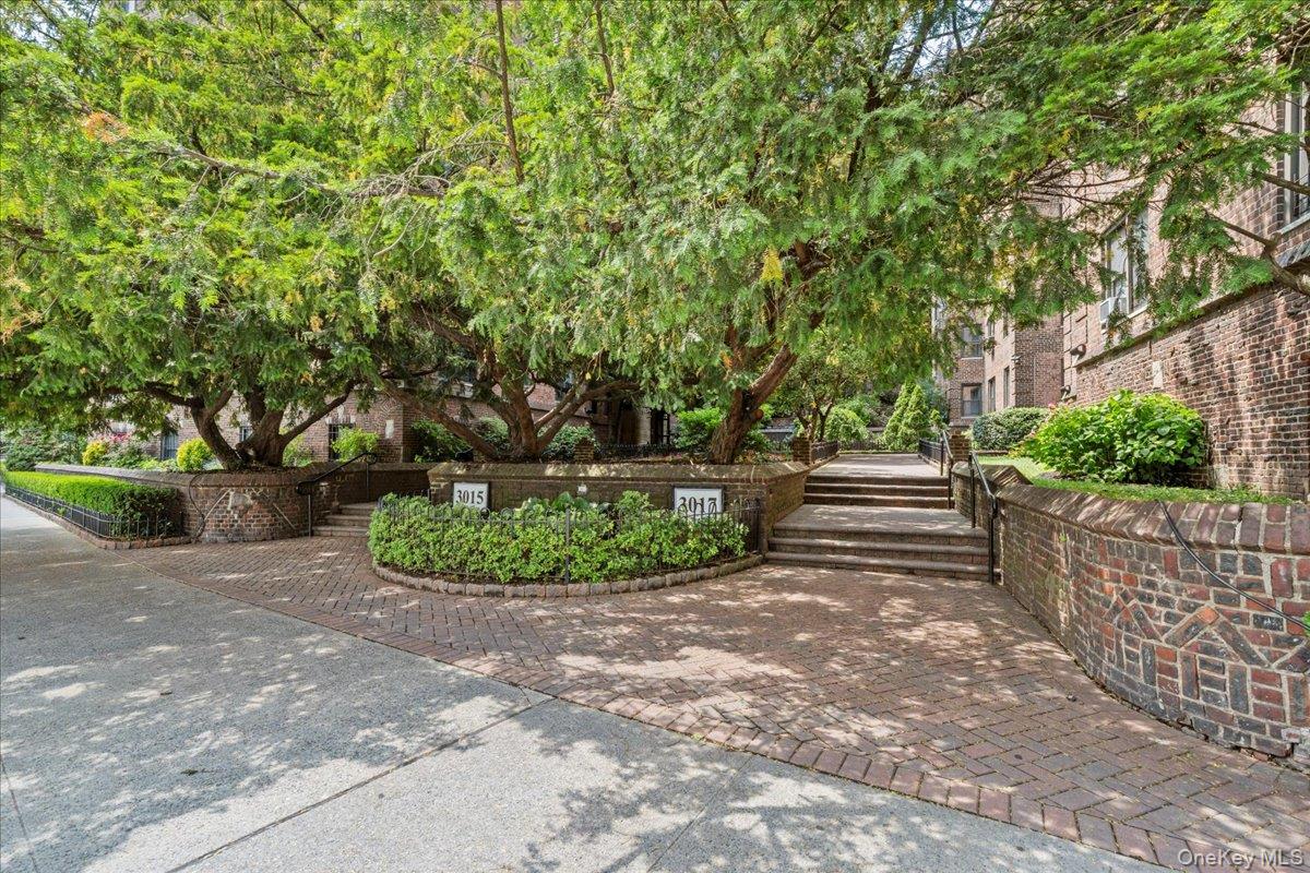 3015 Riverdale Avenue, Unit 4E photo 2