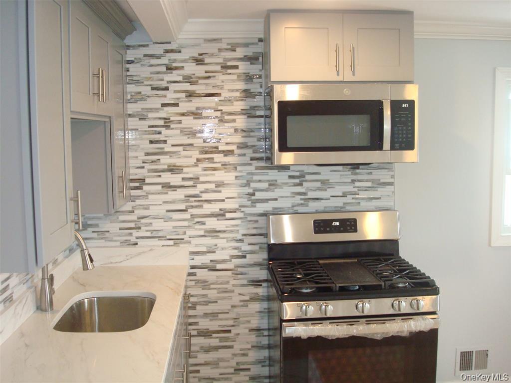 496 Cooper Court, Unit 2 photo 3