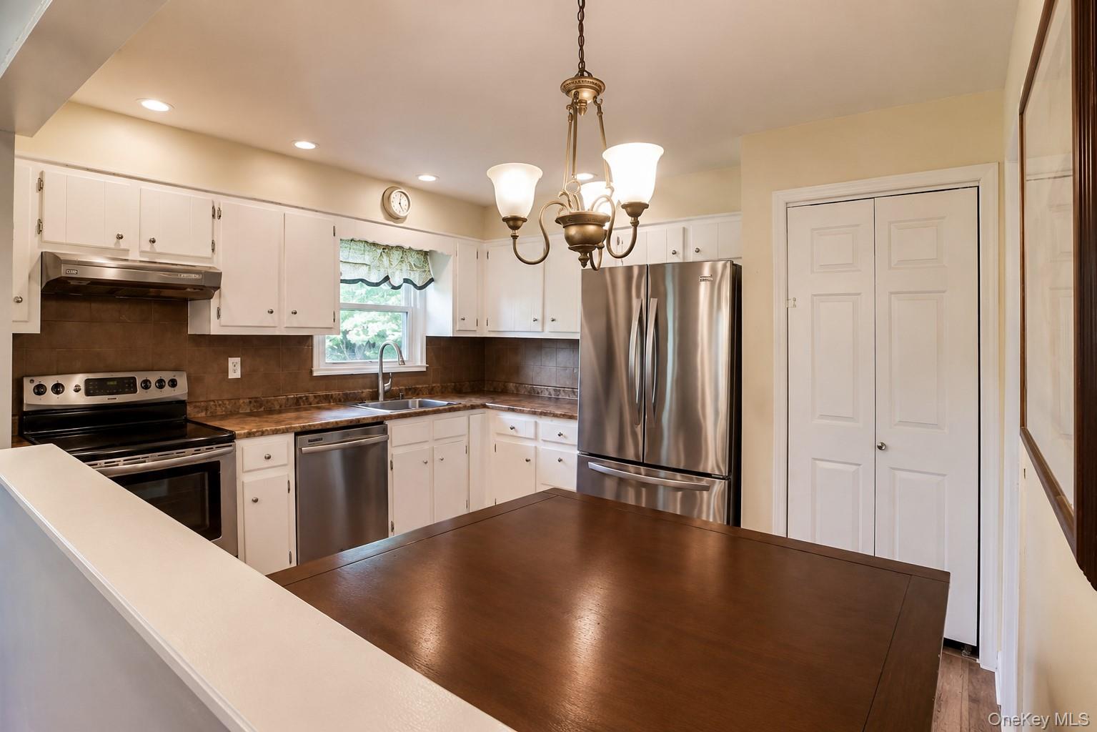 6 Elena Road – For Sale photo 9