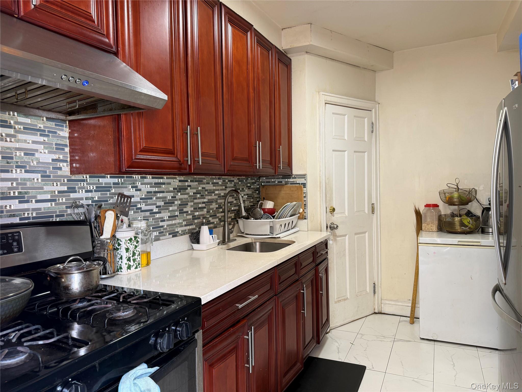 30-29 50 St – For Sale photo 4