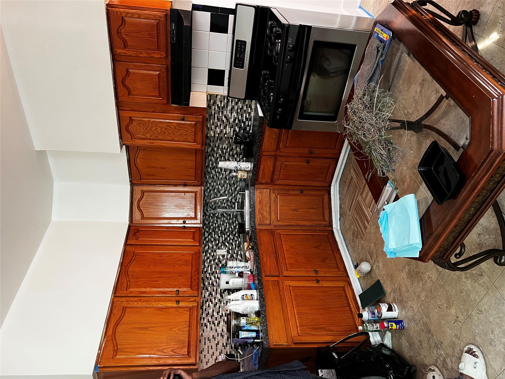 847 E 220th Street – For Rent photo 8
