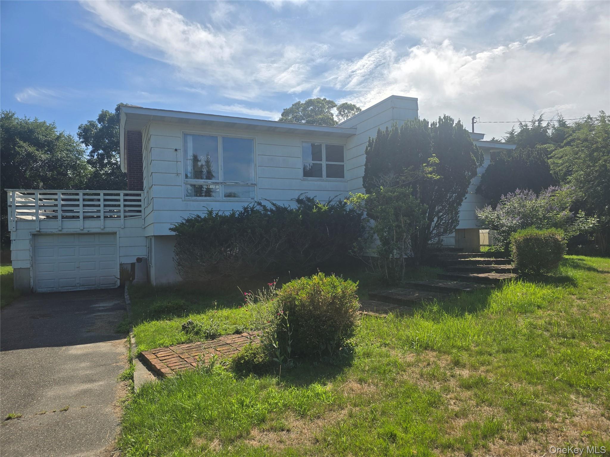 14 Walker Court – For Sale photo 2