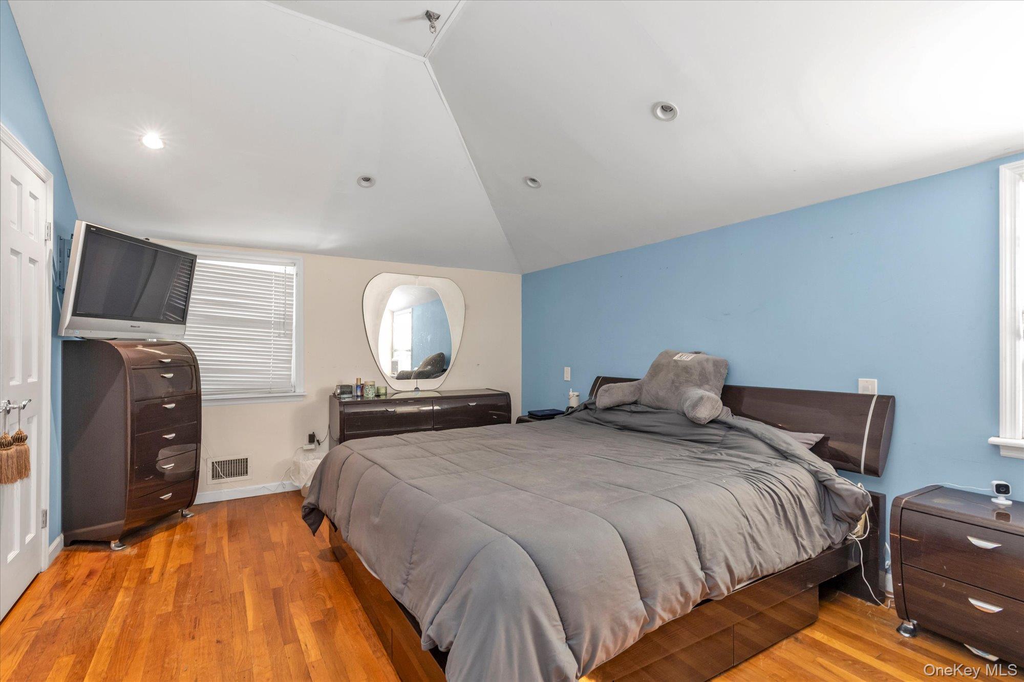 1992 Merrick Avenue – For Sale photo 17