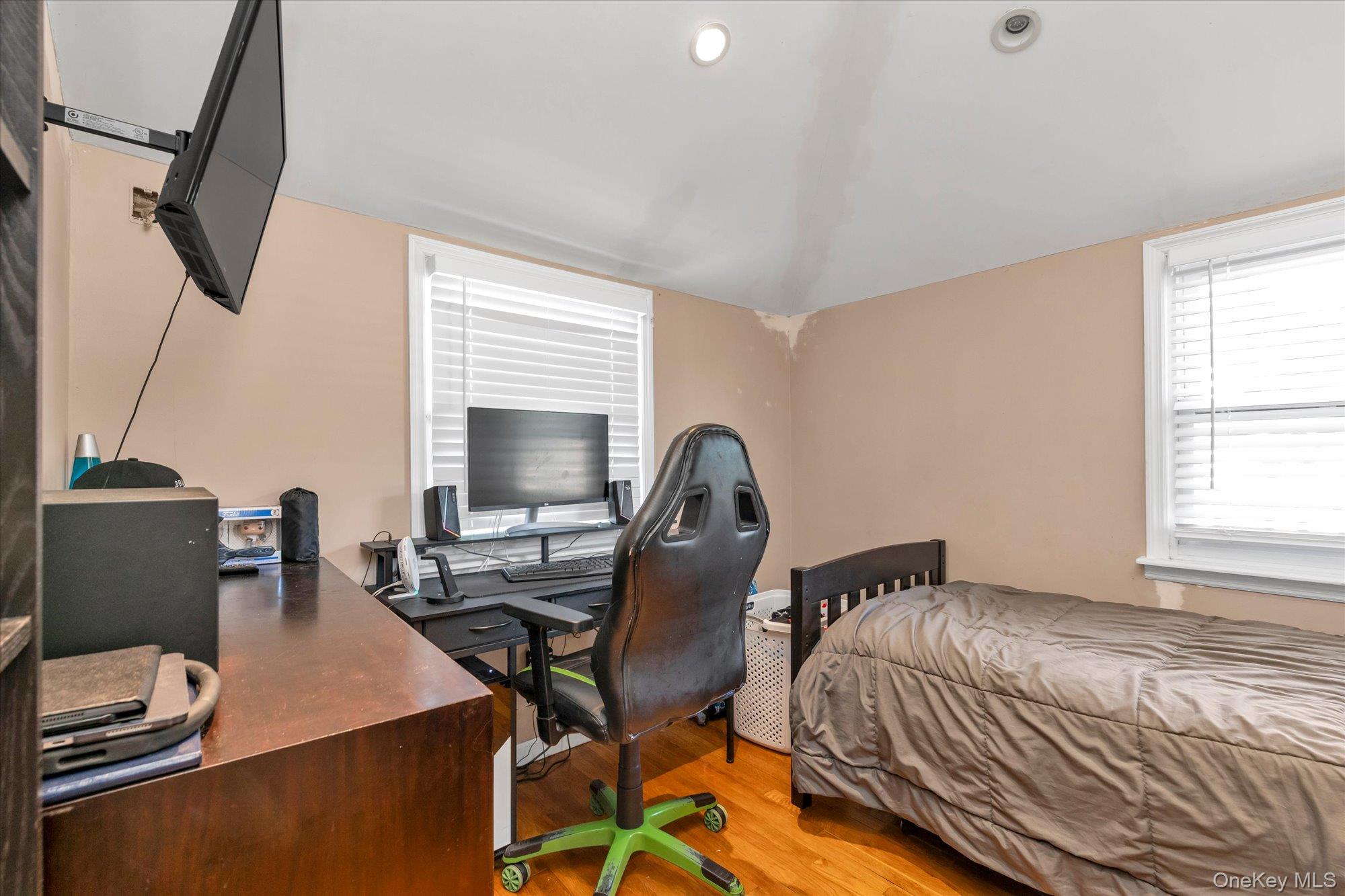 1992 Merrick Avenue – For Sale photo 16