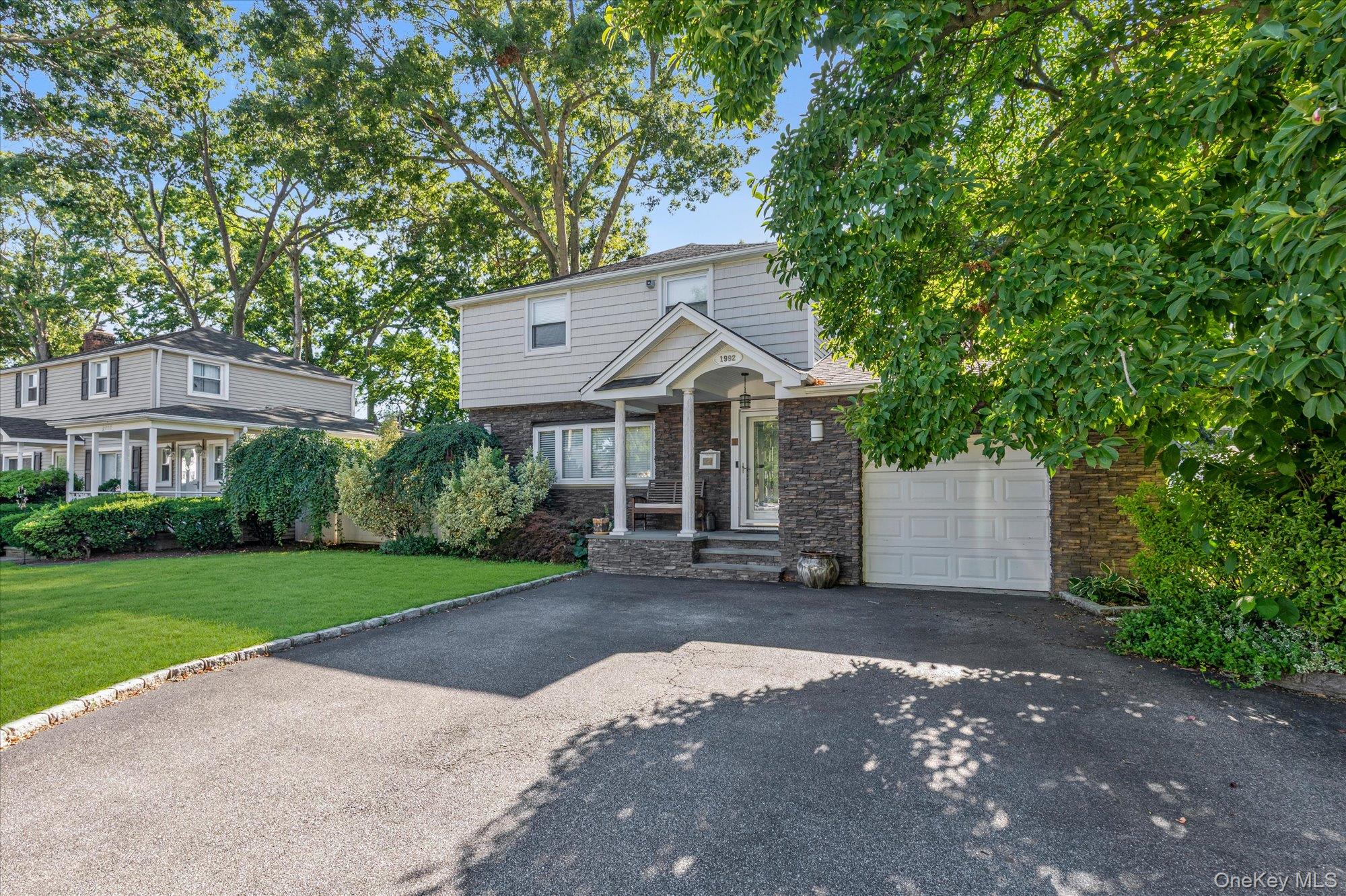 1992 Merrick Avenue – For Sale photo 2