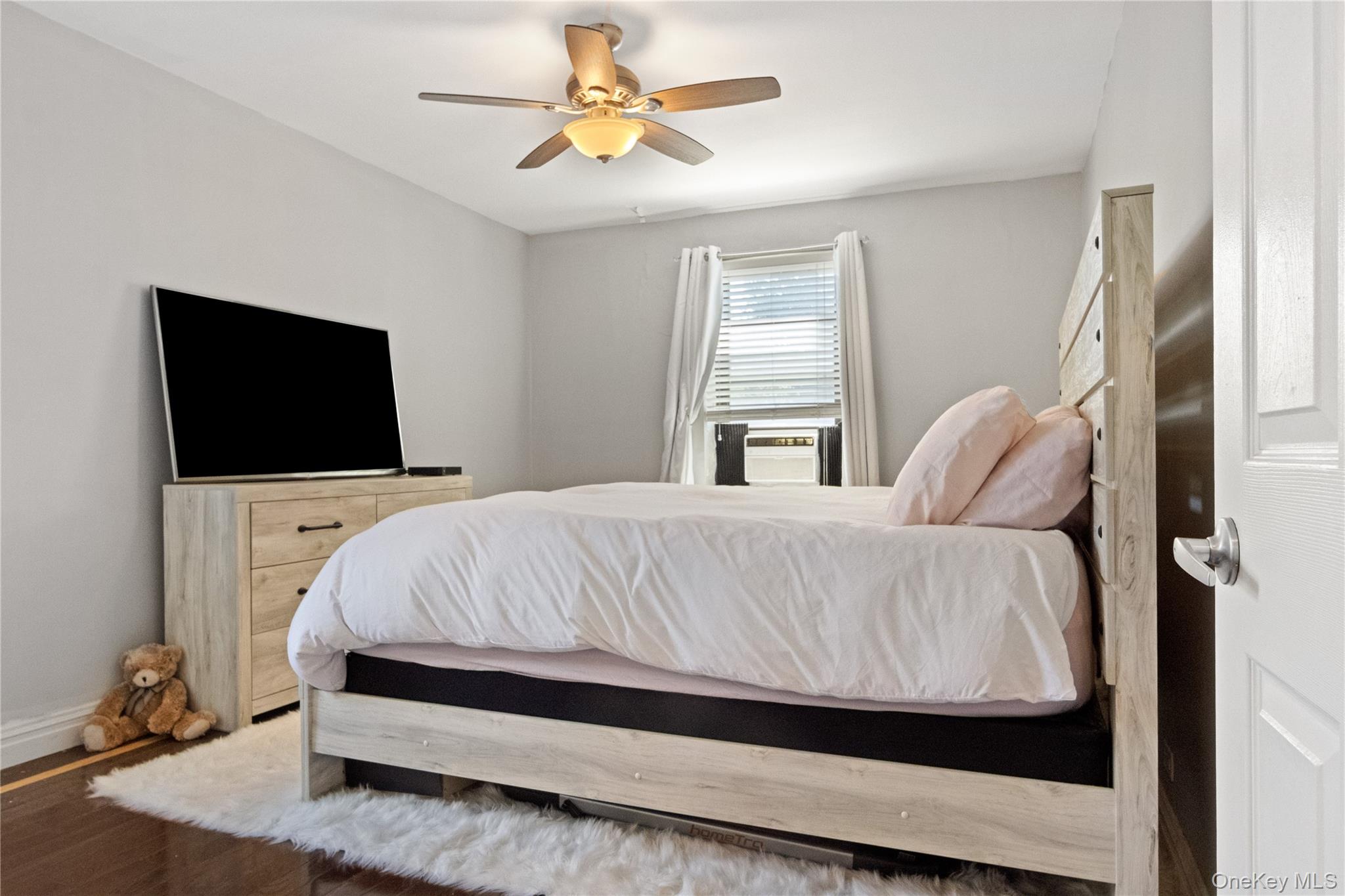 470 N Broadway, Unit B23 photo 8