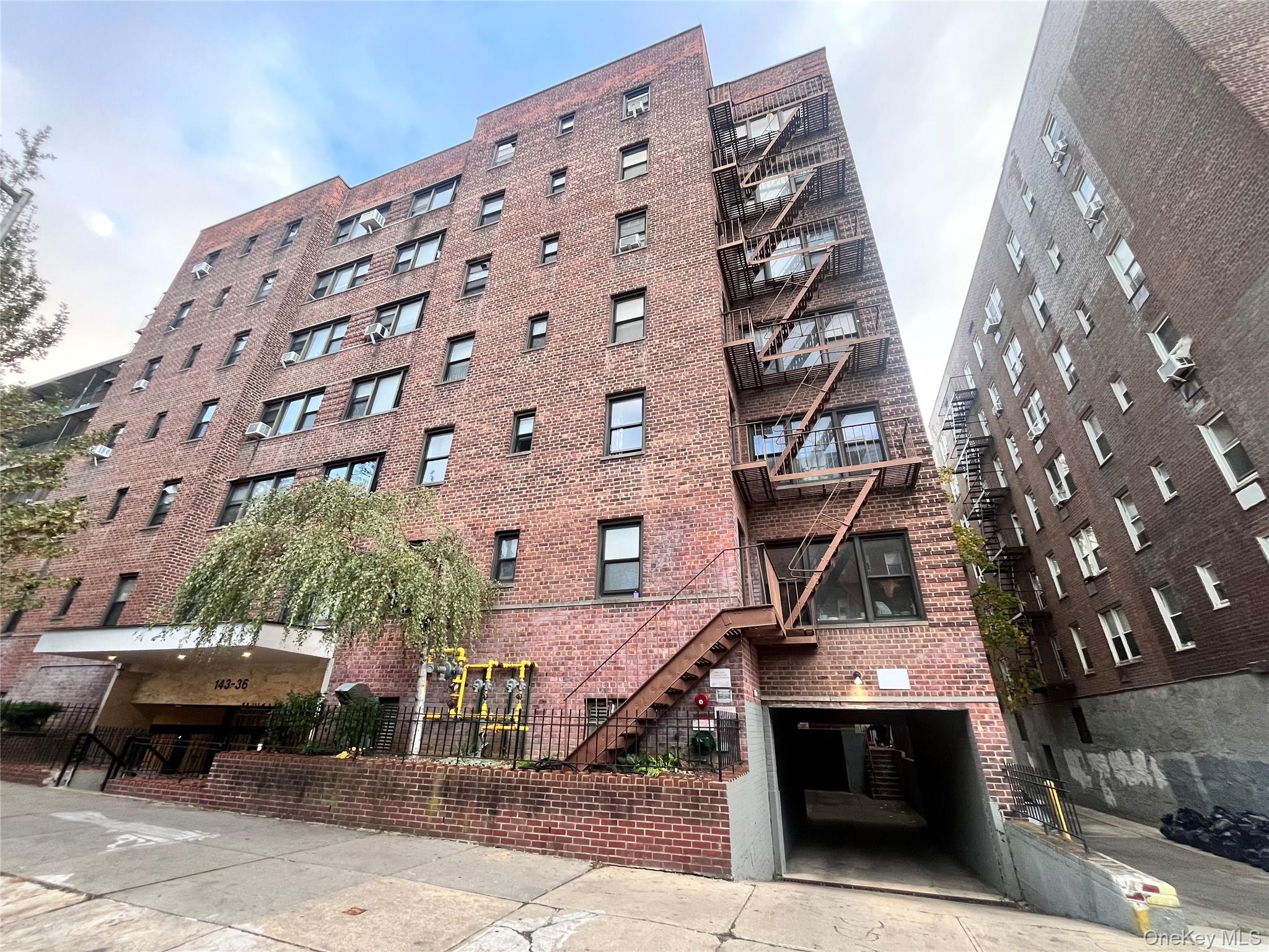 143-36 Barclay Avenue, Unit 6C photo 3