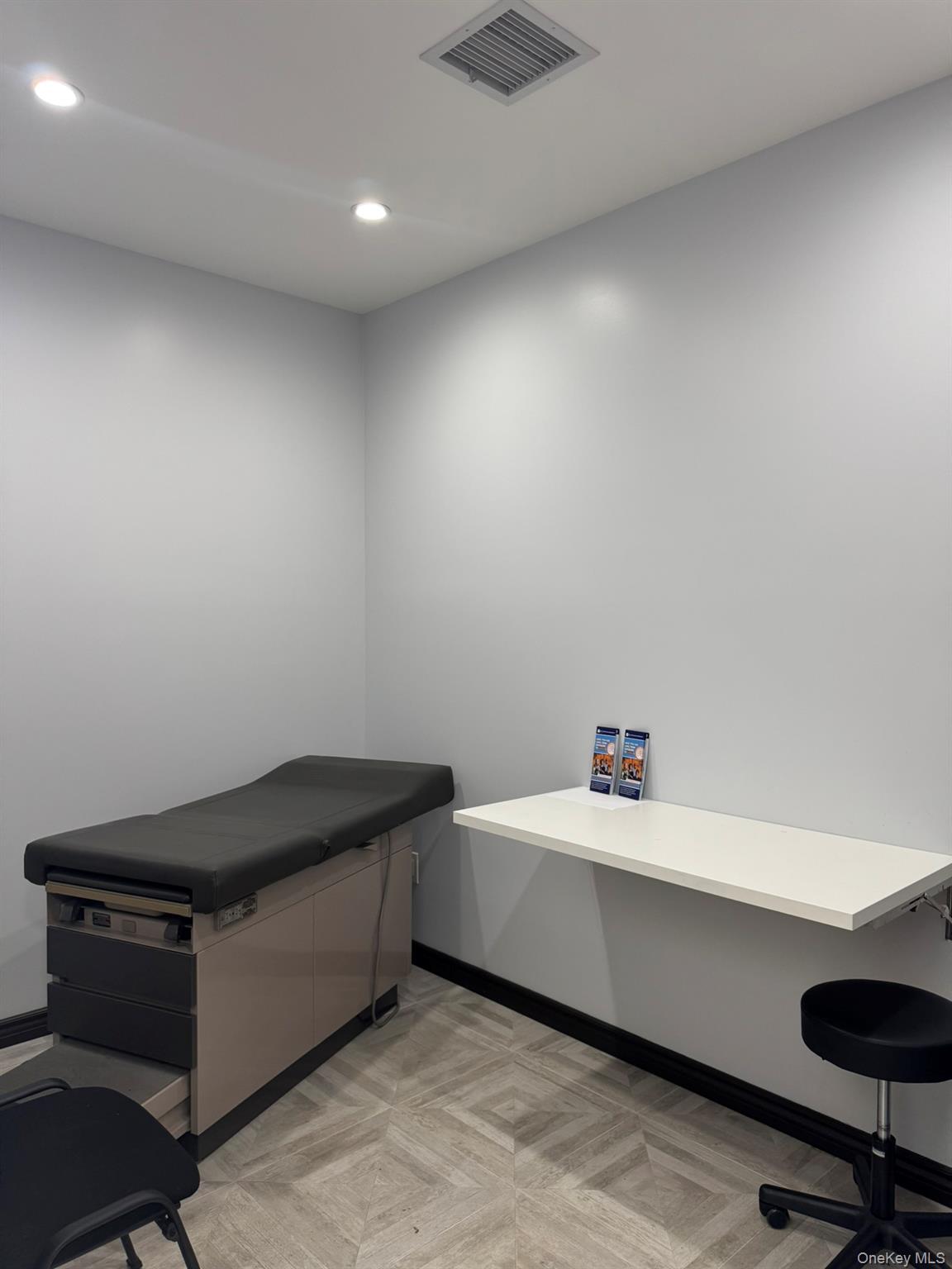 7305 Metropolitan  Avenue Metropolitan – For Rent photo 18