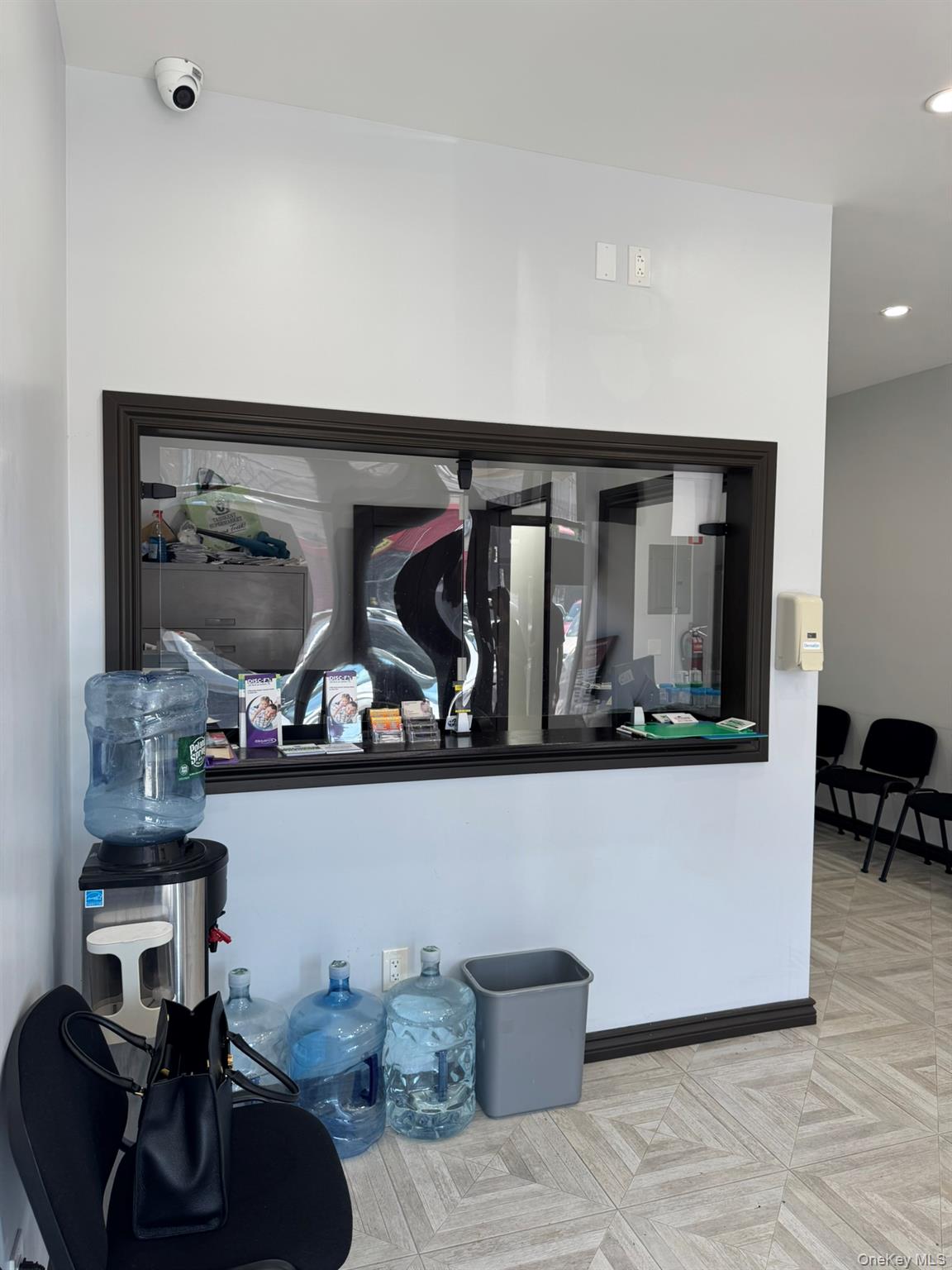 7305 Metropolitan  Avenue Metropolitan – For Rent photo 4