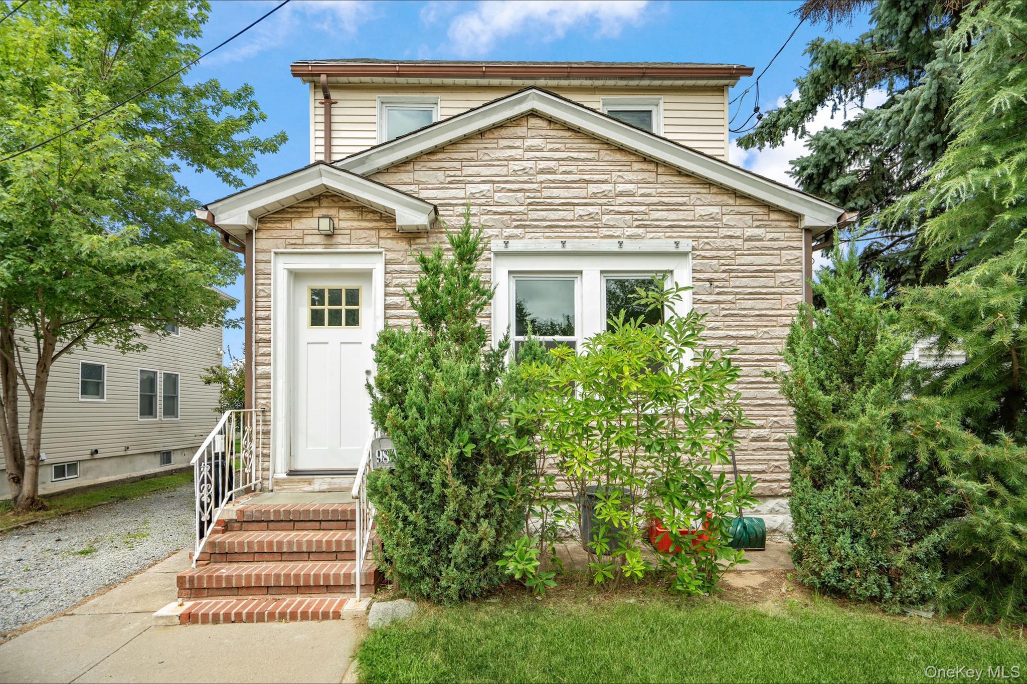 984 Maxwell Street – For Sale