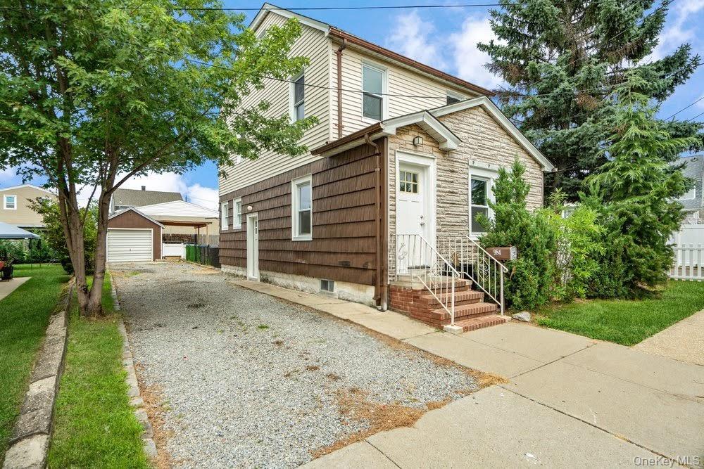 984 Maxwell Street – For Sale photo 2