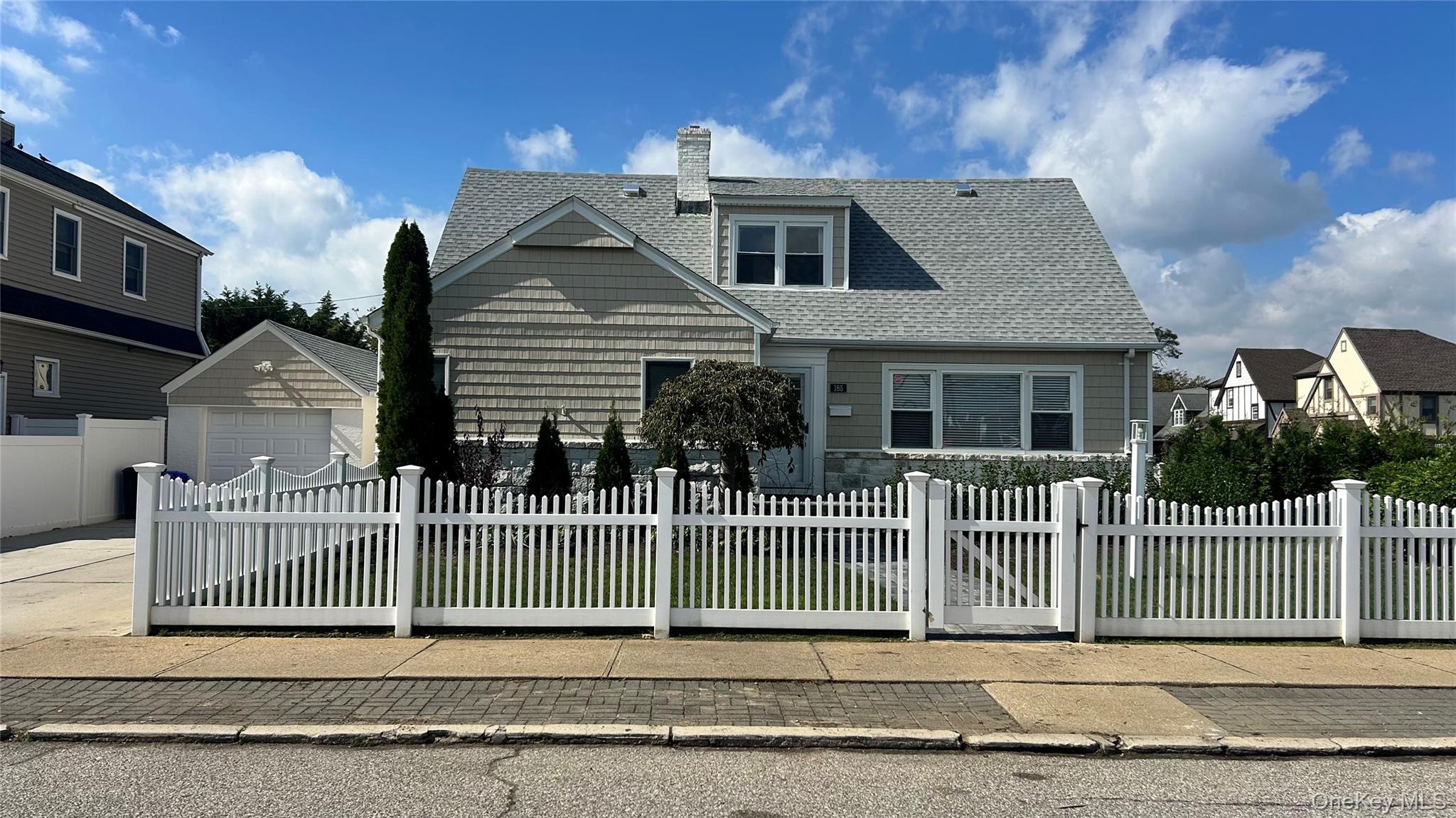 165 Franklin Boulevard, Unit main photo 2