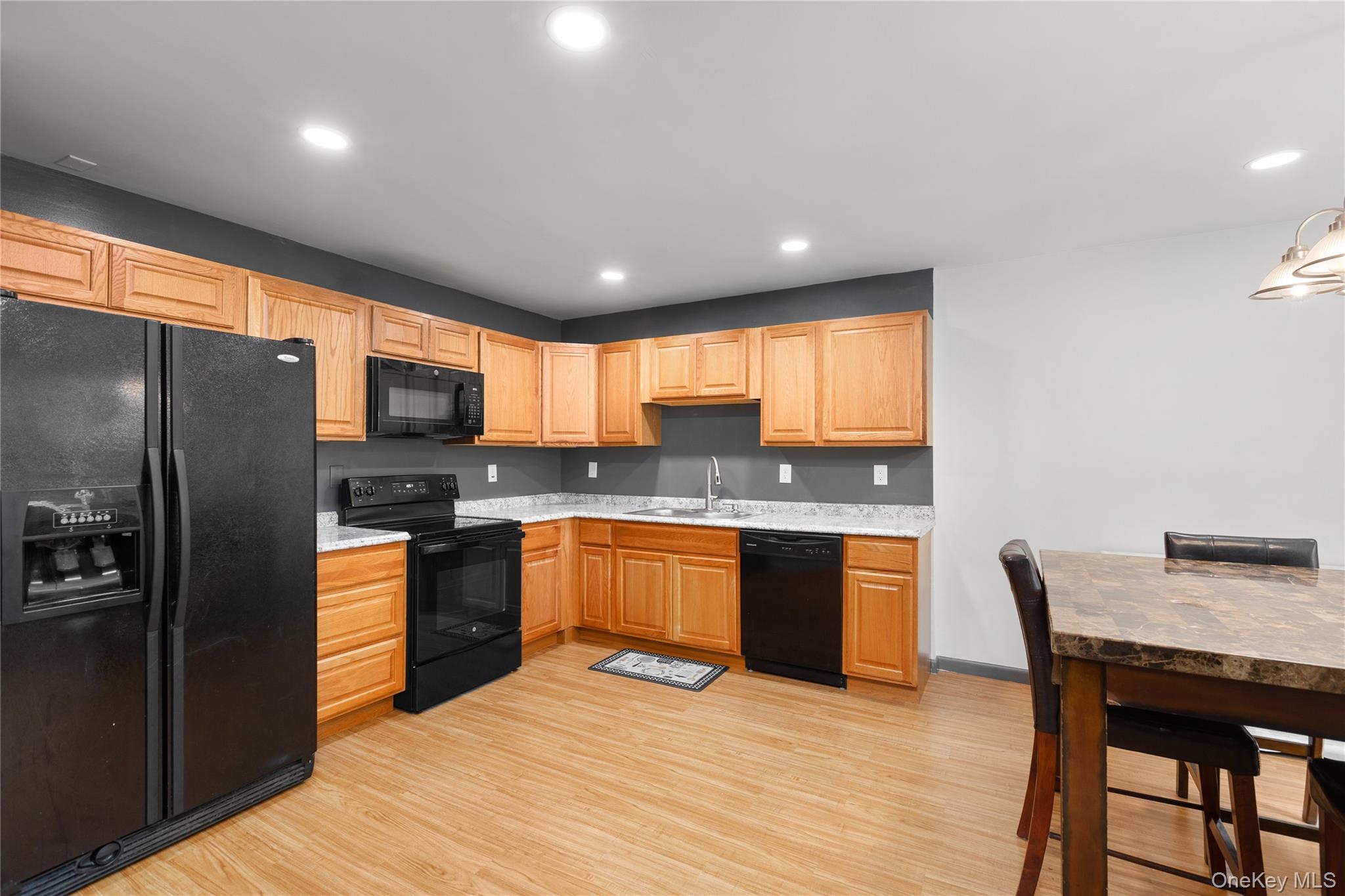 23 Scarborough Lane, Unit A photo 6