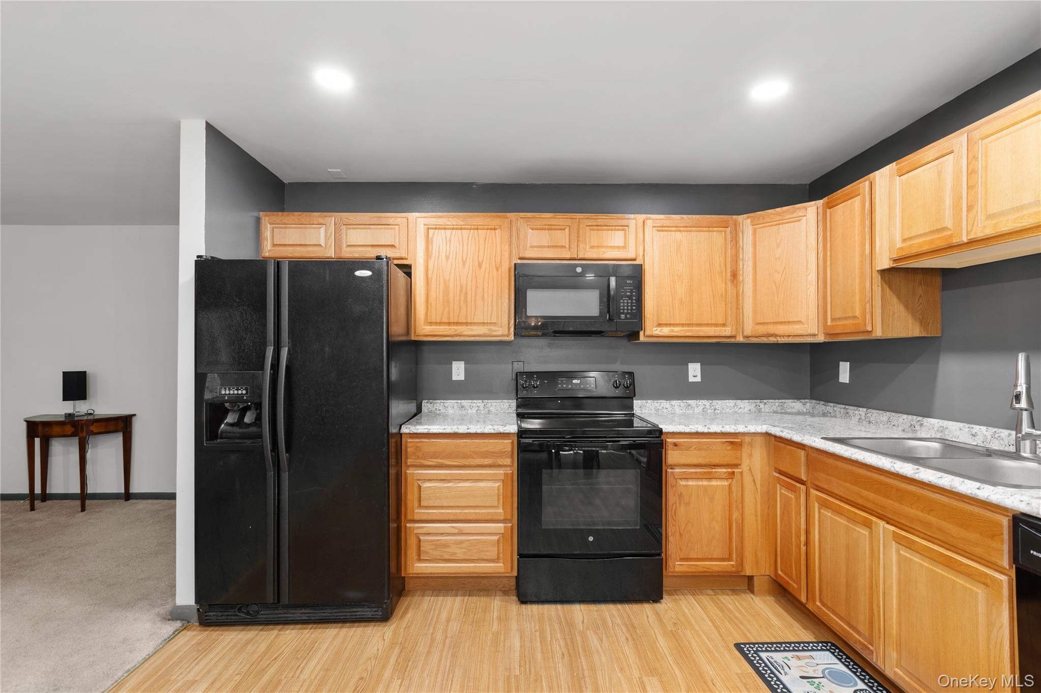 23 Scarborough Lane, Unit A photo 3