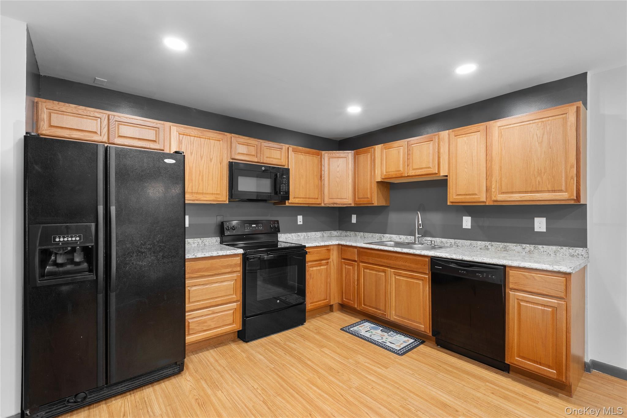 23 Scarborough Lane, Unit A photo 2
