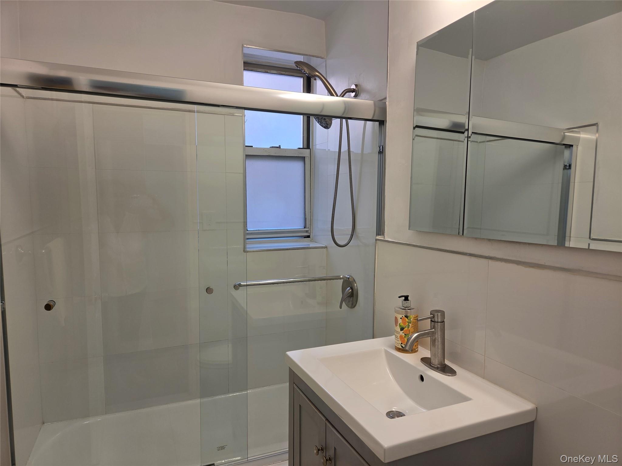 67-12 Yellowstone Boulevard, Unit B15 photo 11