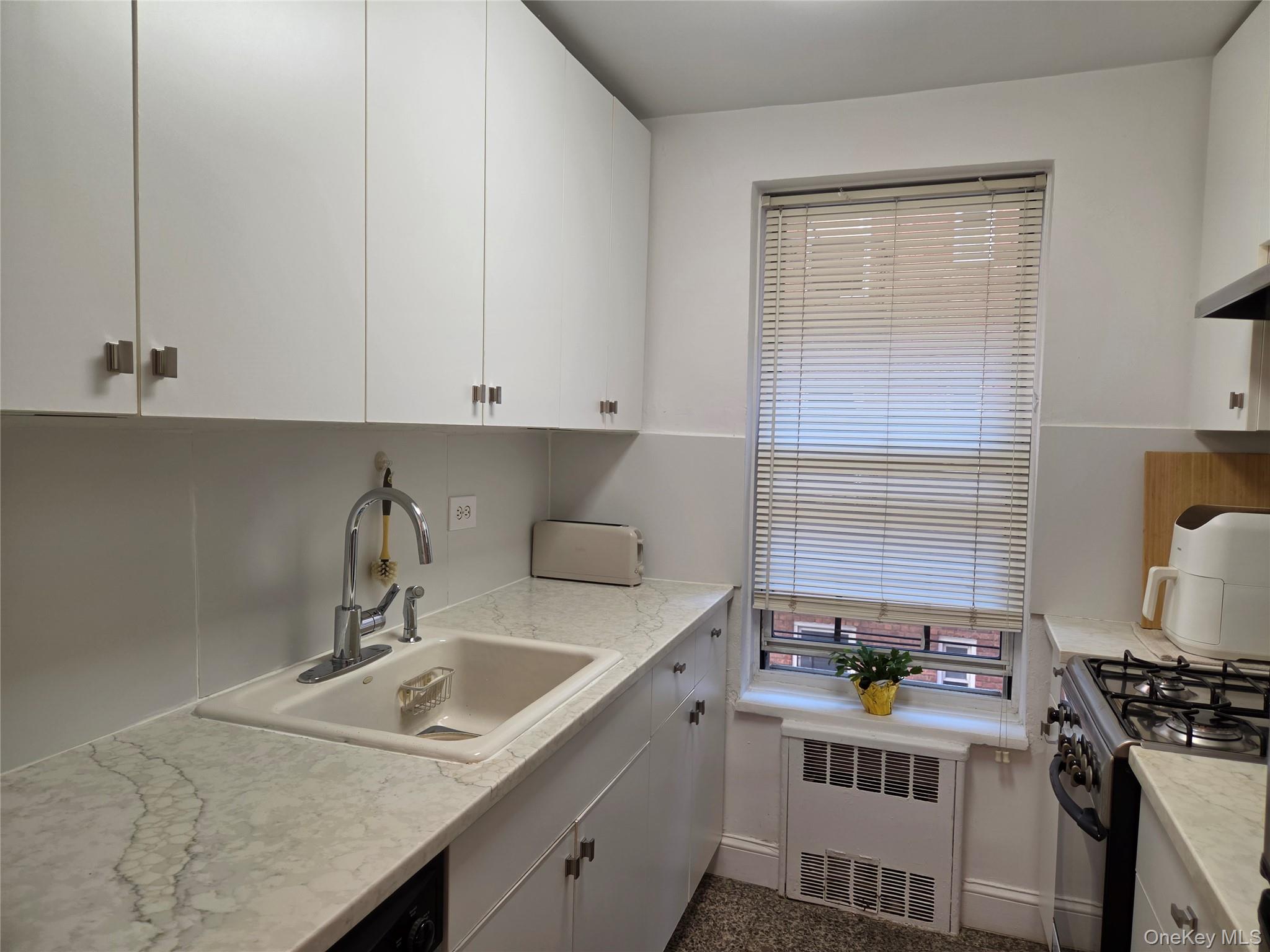 67-12 Yellowstone Boulevard, Unit B15 photo 8