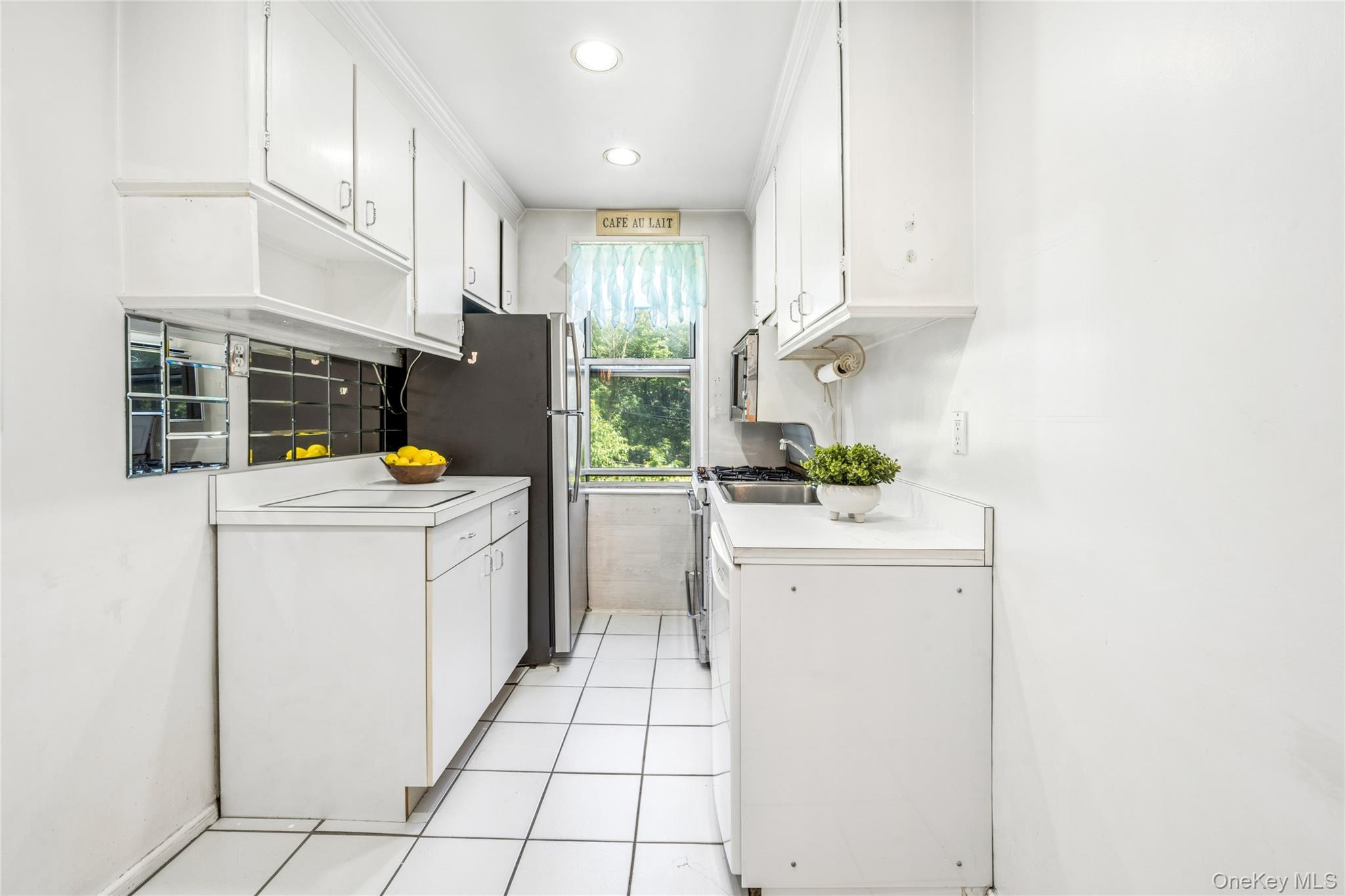 247 Parkview Avenue, Unit 3P photo 9
