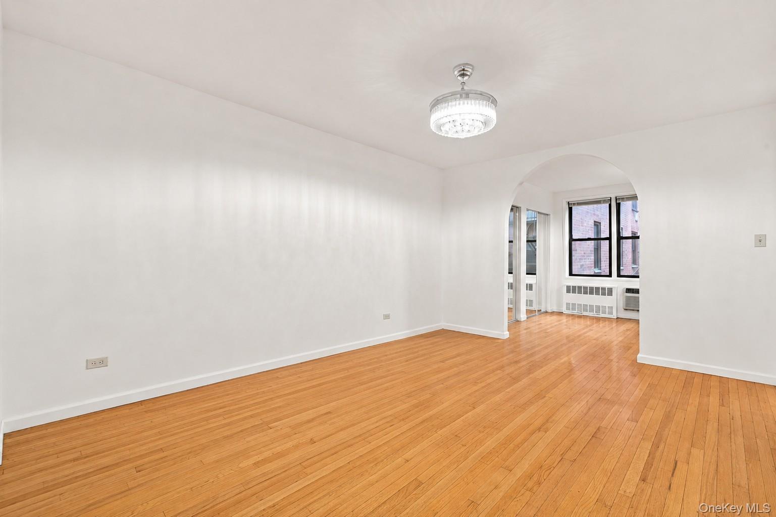 665 Thwaites Place, Unit 3A photo 4