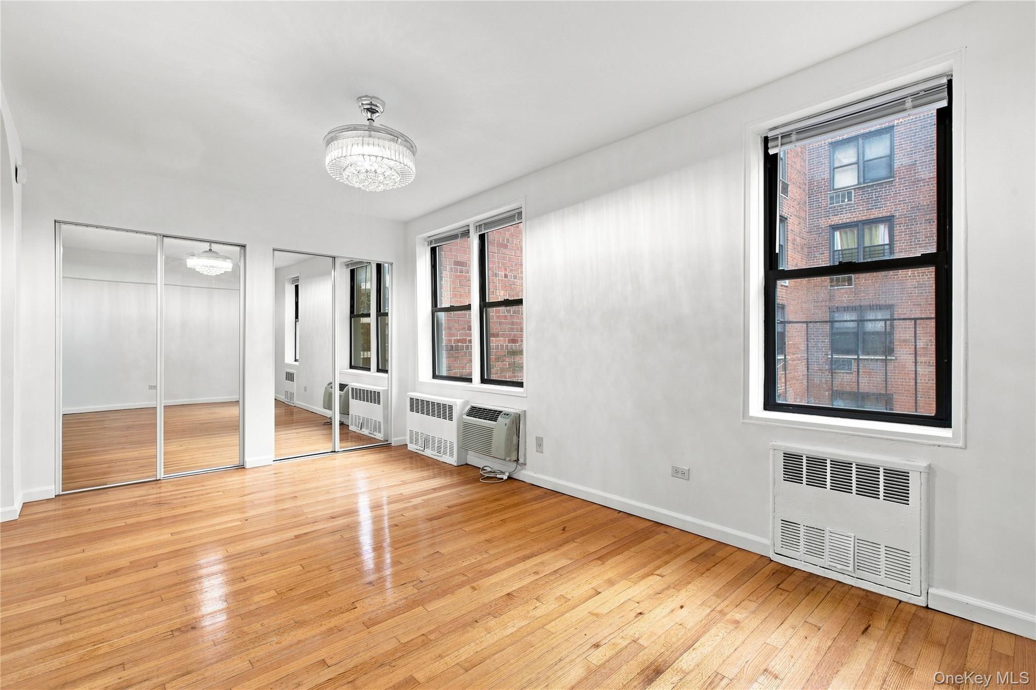 665 Thwaites Place, Unit 3A photo 8