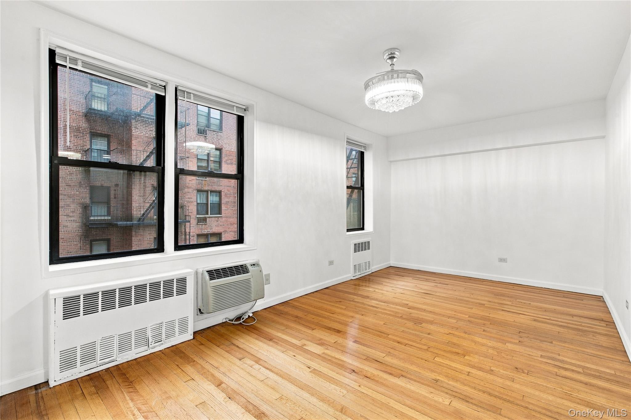 665 Thwaites Place, Unit 3A photo 9