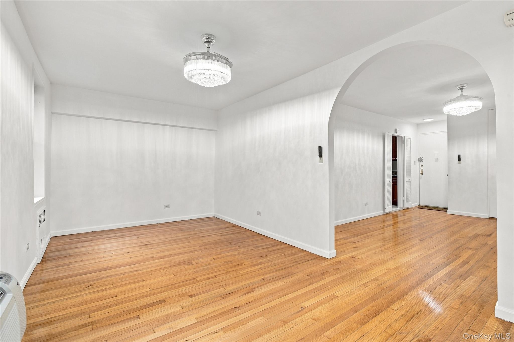 665 Thwaites Place, Unit 3A photo 7