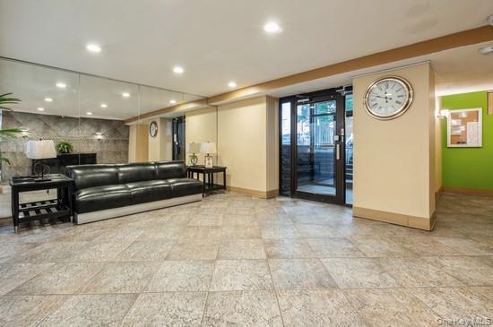 665 Thwaites Place, Unit 3A photo 15