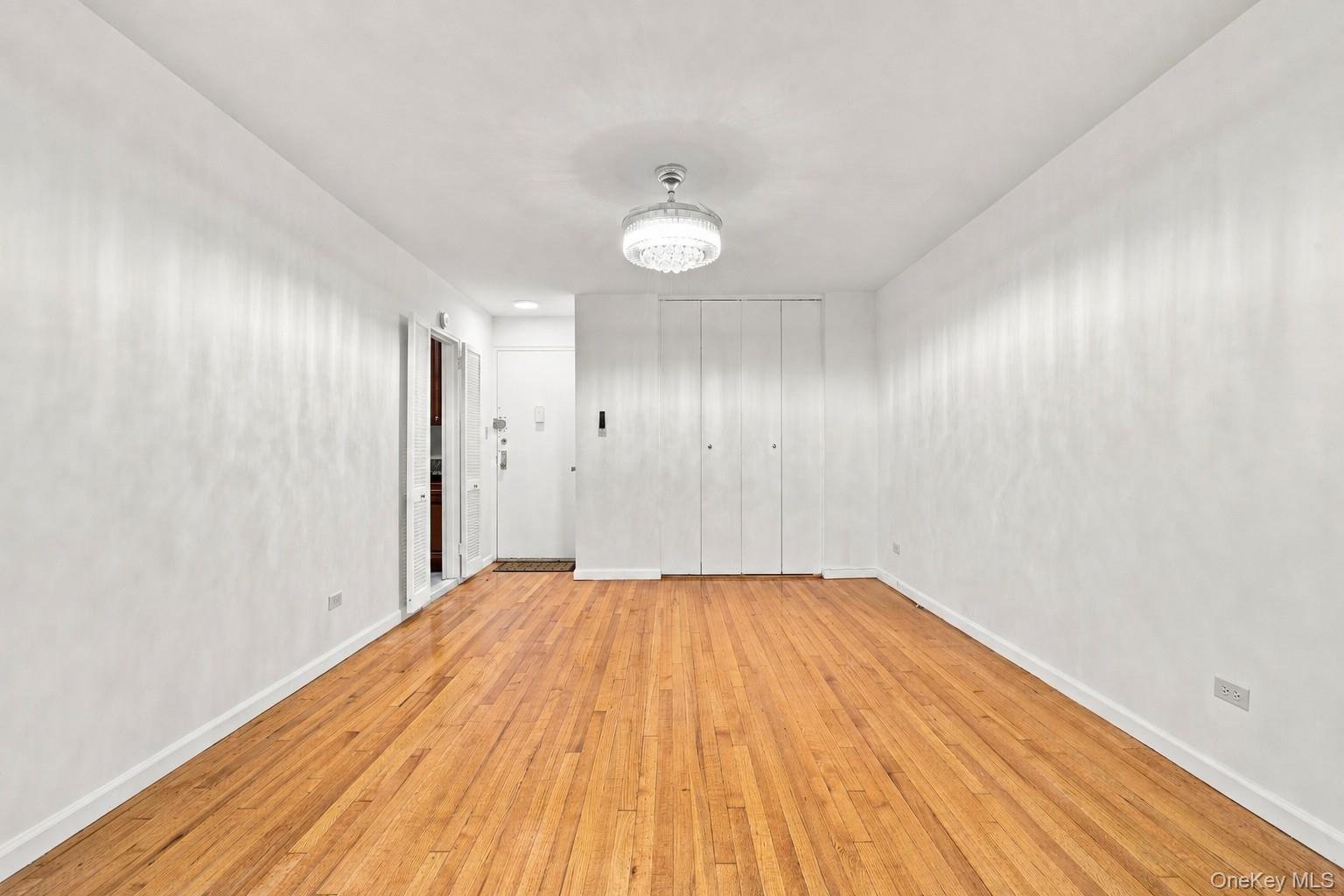 665 Thwaites Place, Unit 3A photo 6