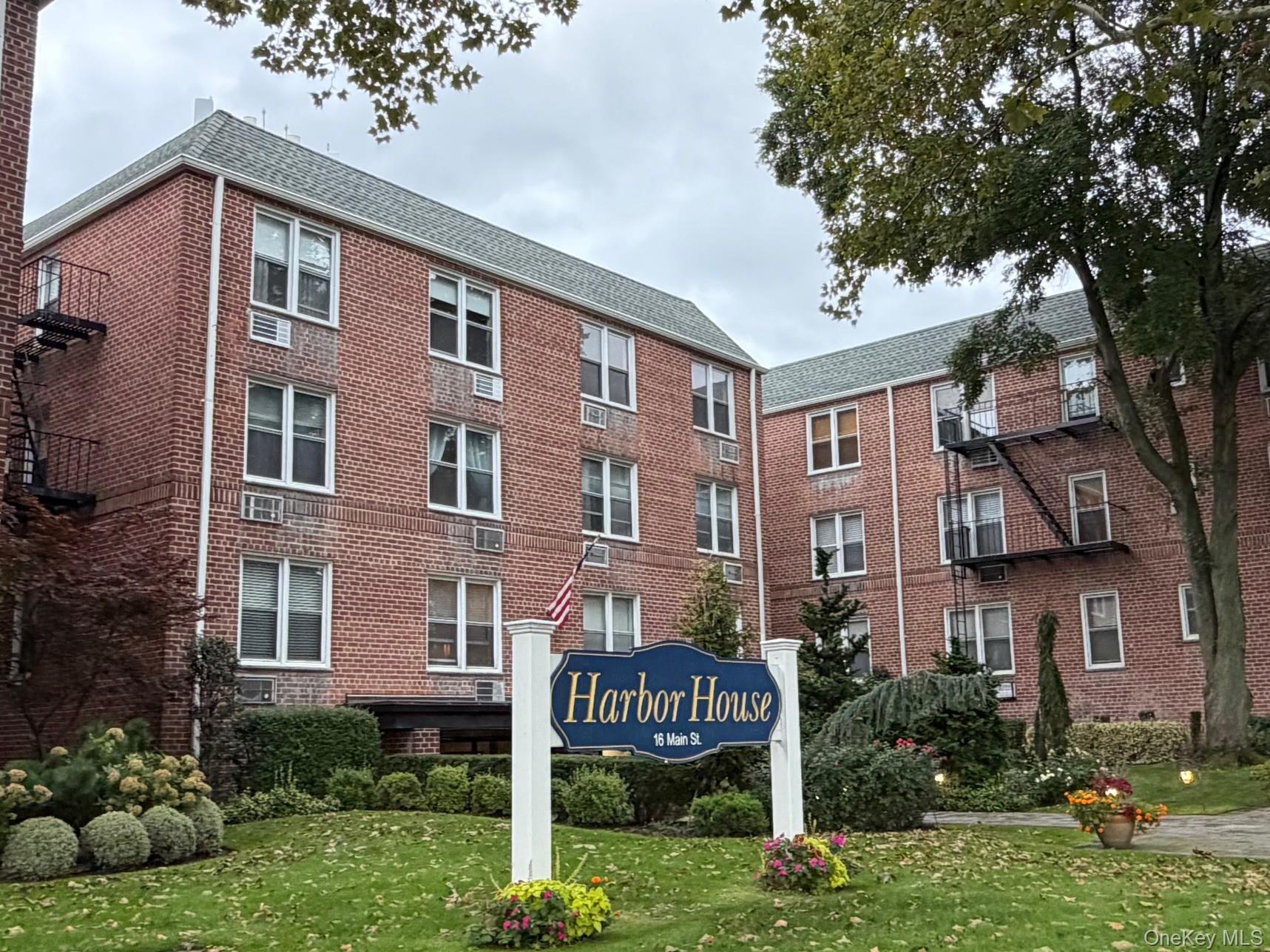16 Main Street, Unit J-2