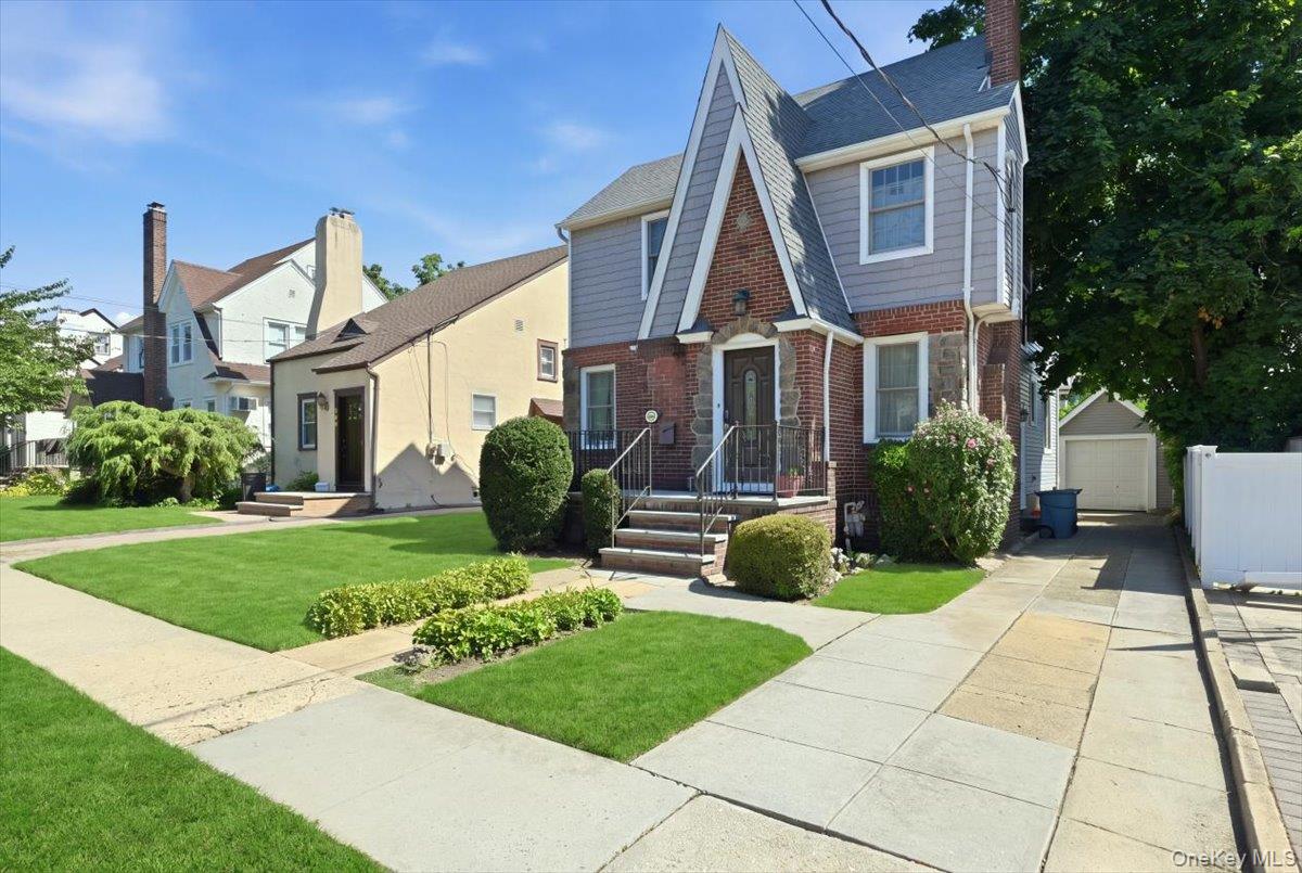243 Spruce Street – For Sale photo 3