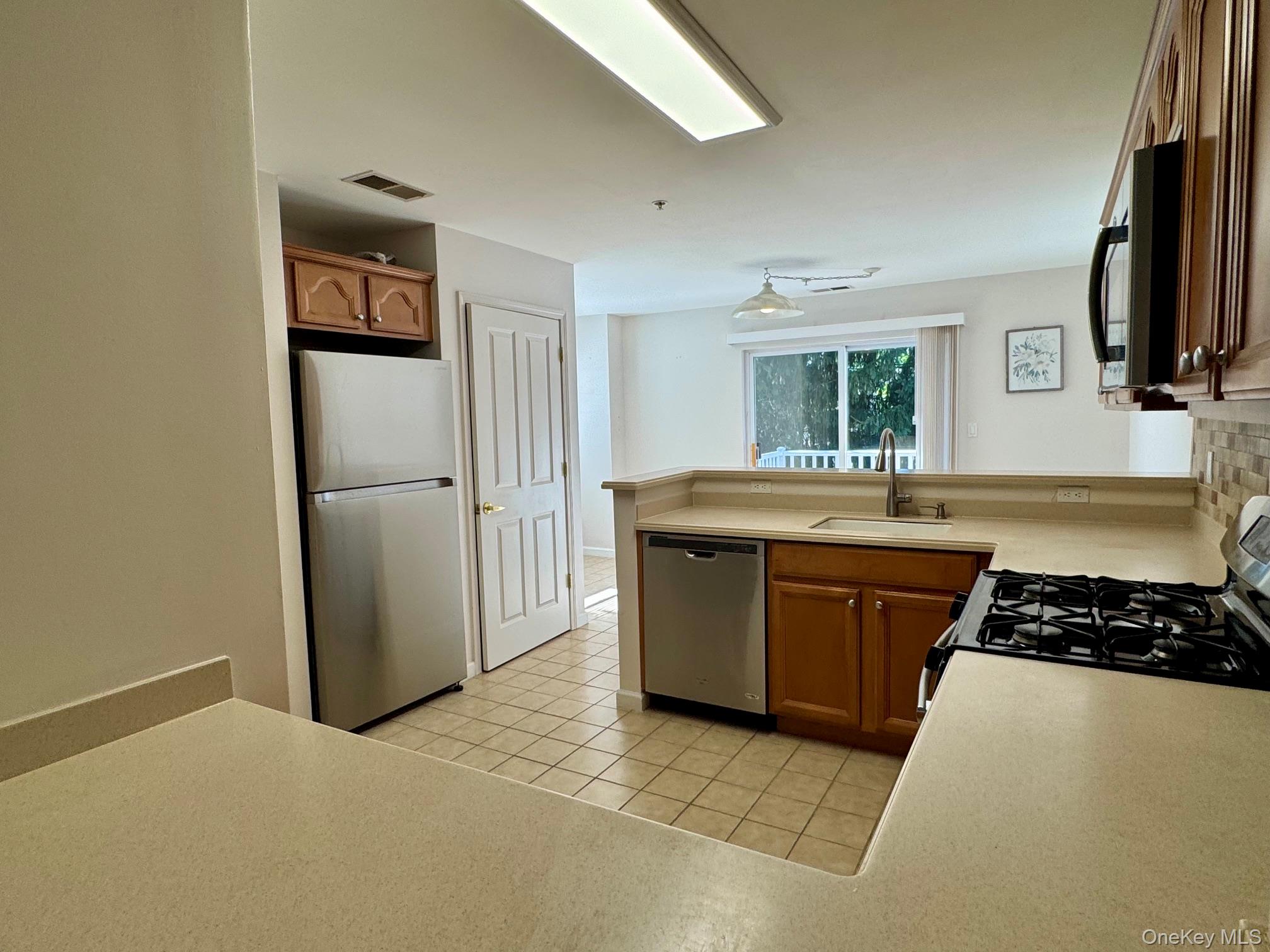 25 Fairways Drive, Unit 5 photo 8