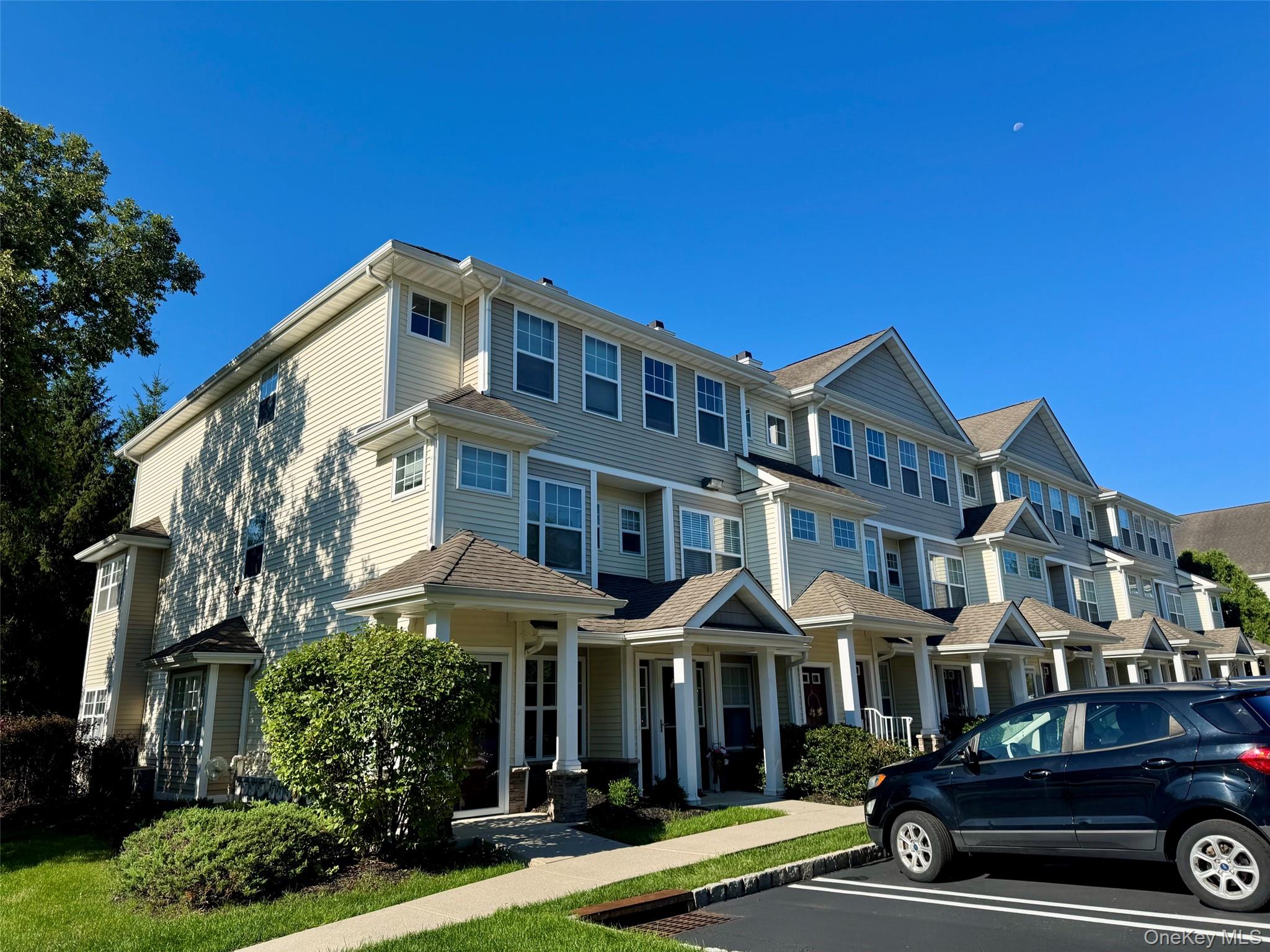 25 Fairways Drive, Unit 5 photo 3