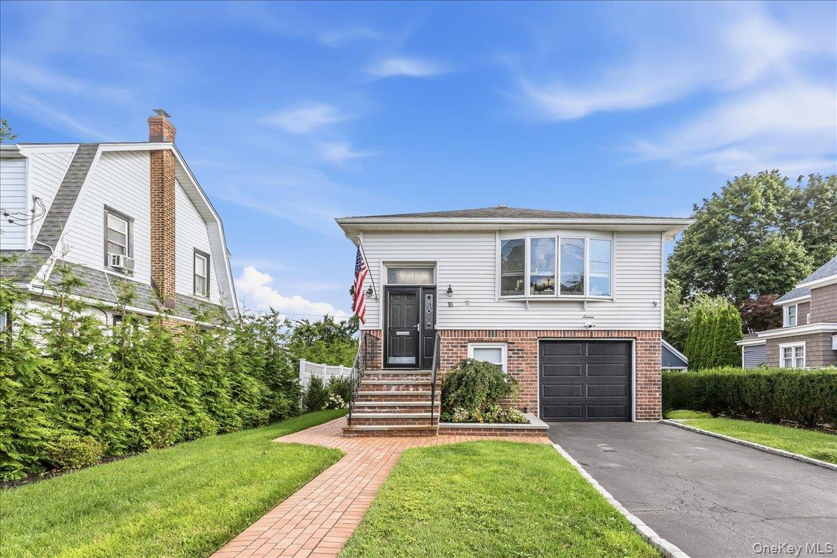 16 Netz Place – For Sale