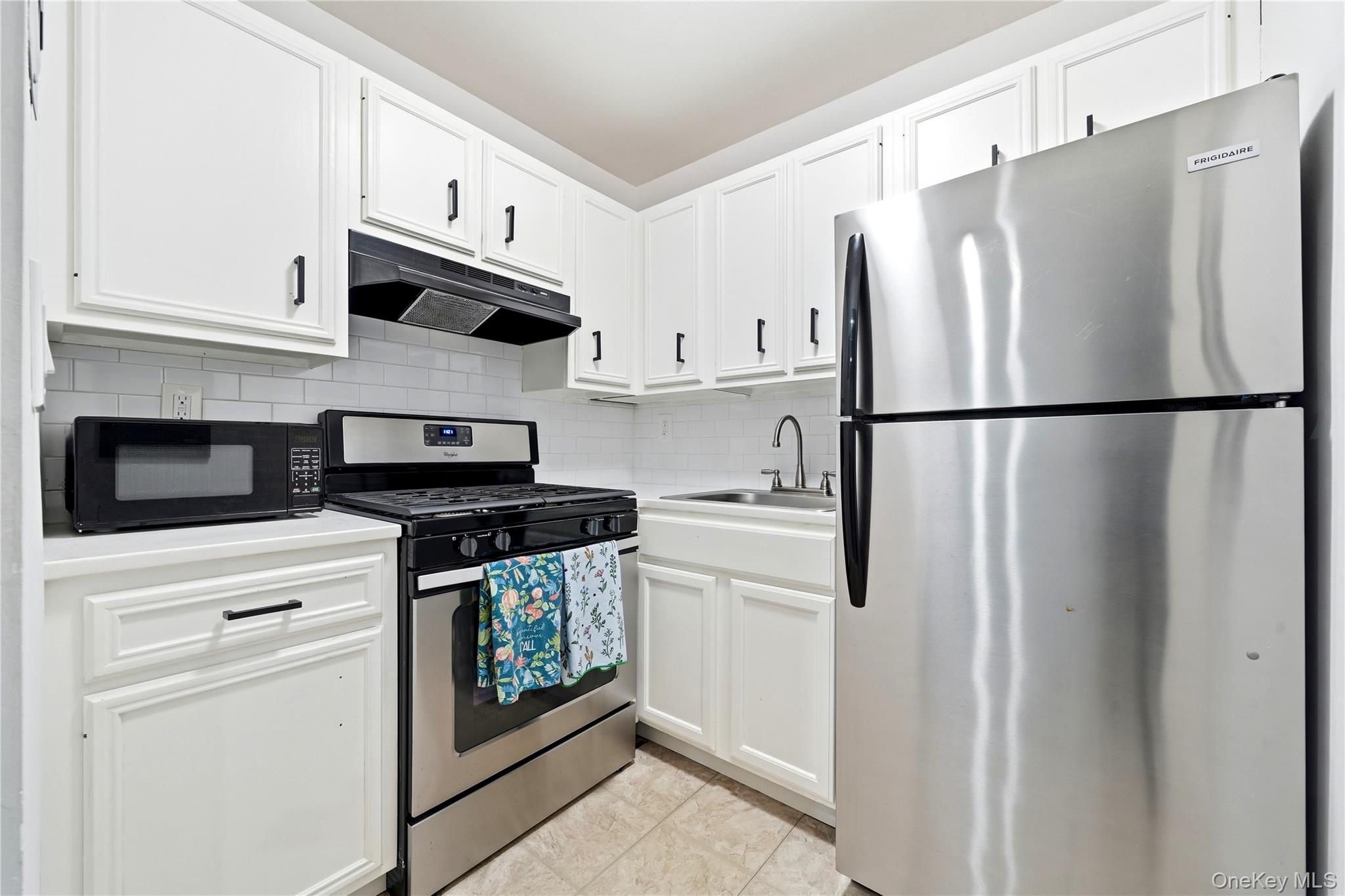 15 SIERRA COURT, Unit 15 photo 18