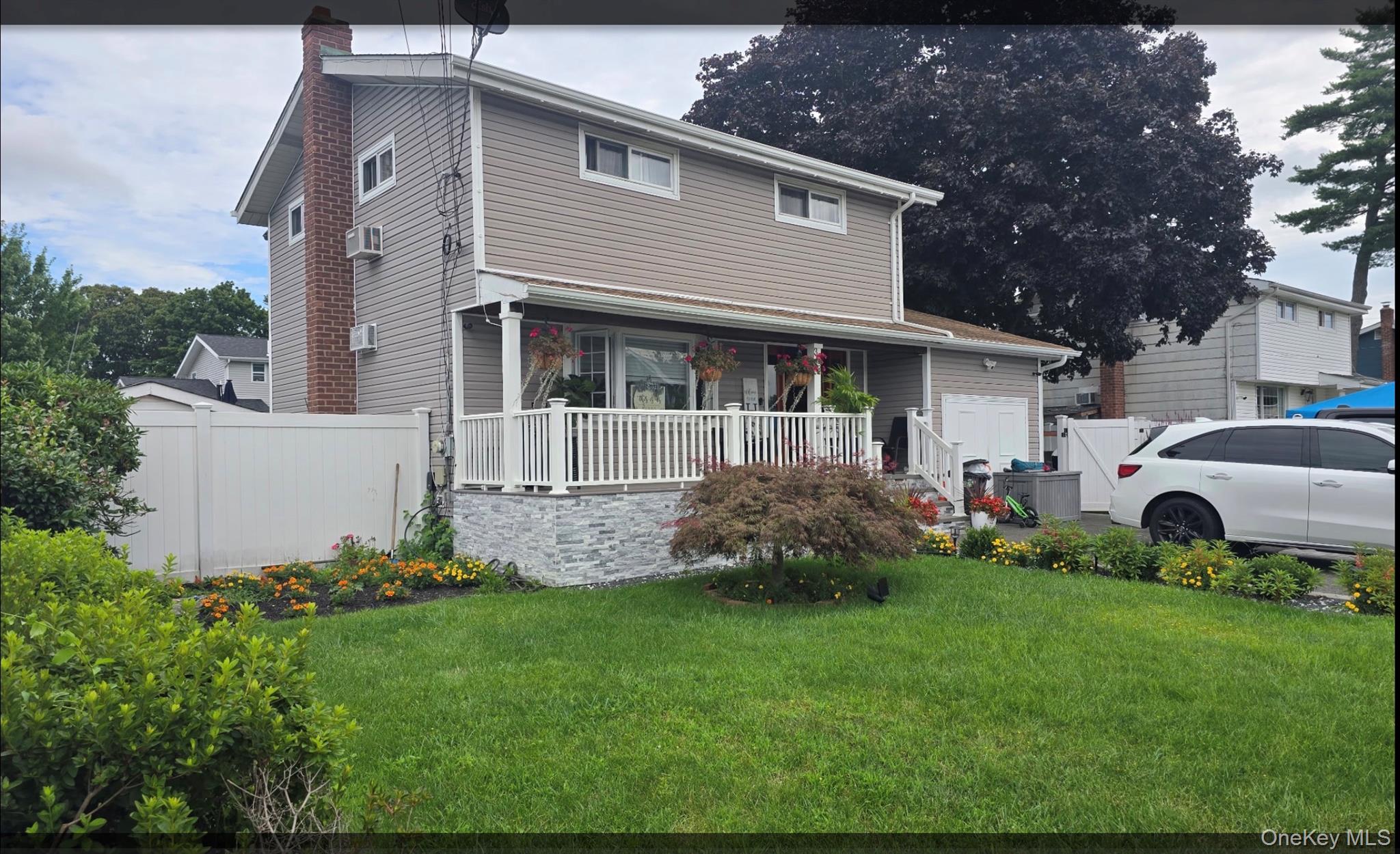 353 Barleau Street – For Sale photo 2