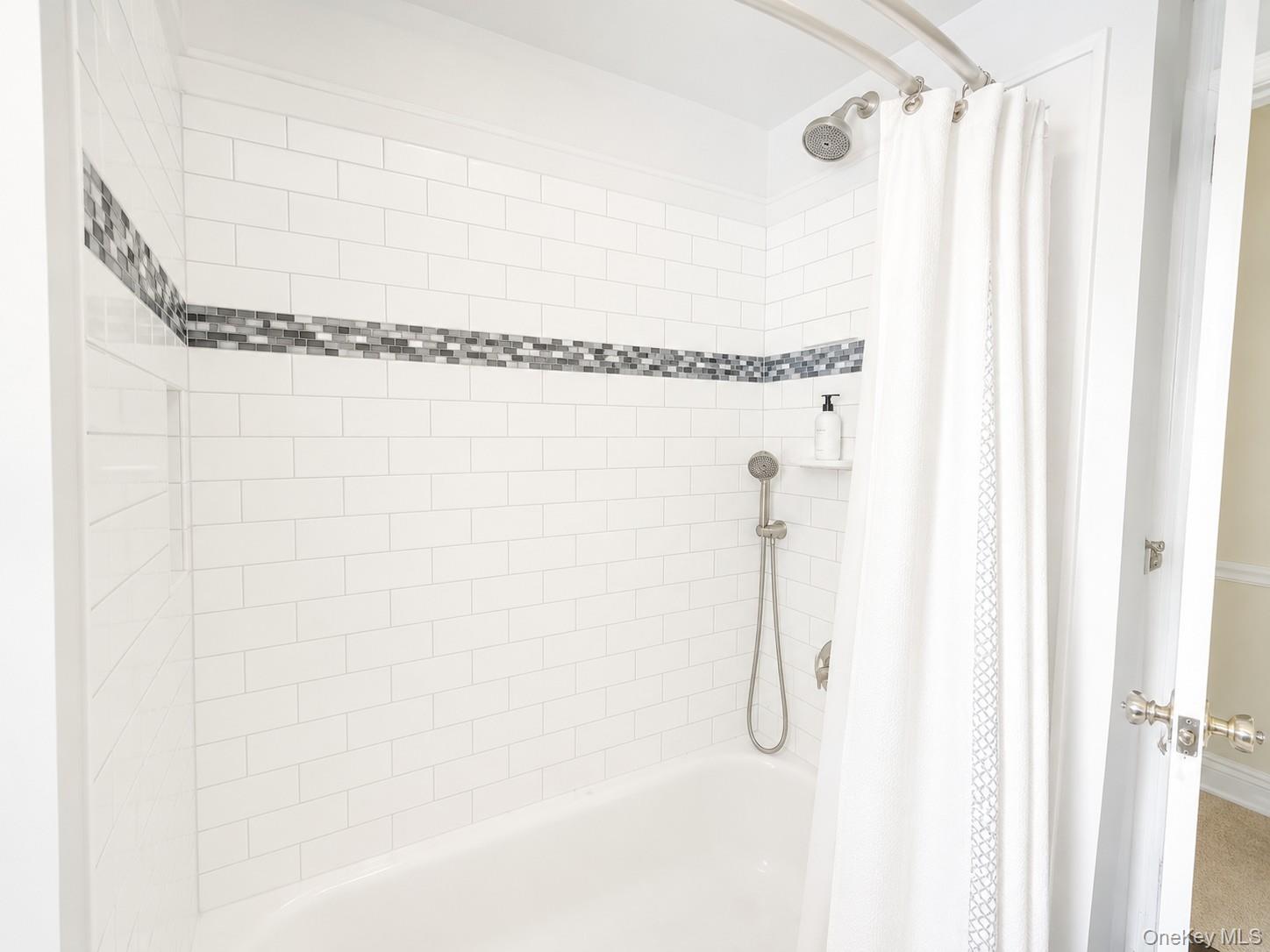 29 Chestnut Avenue, Unit 2 photo 12