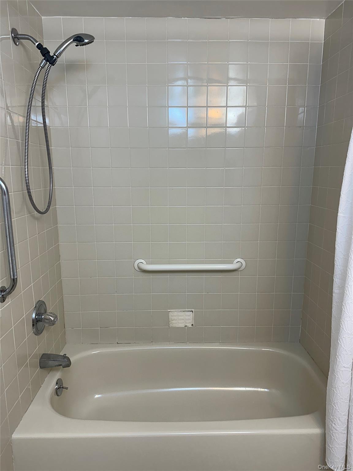 800 Willis Avenue, Unit 105 photo 14