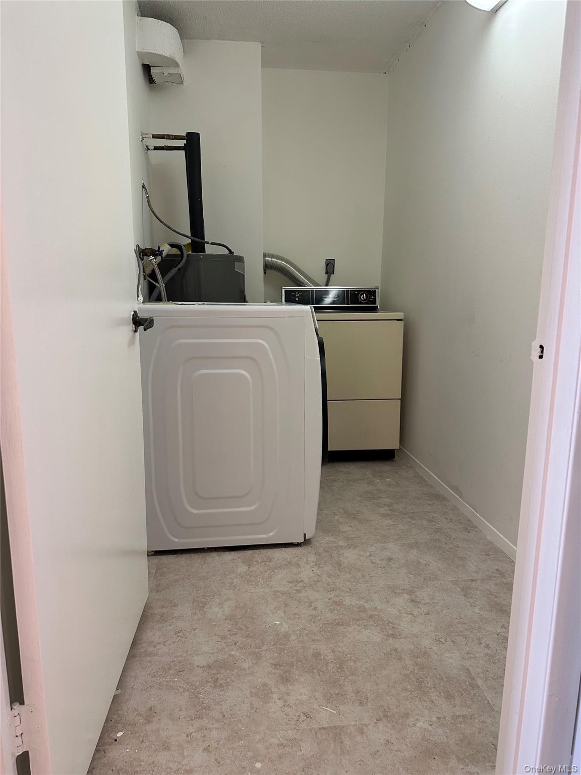 800 Willis Avenue, Unit 105 photo 17