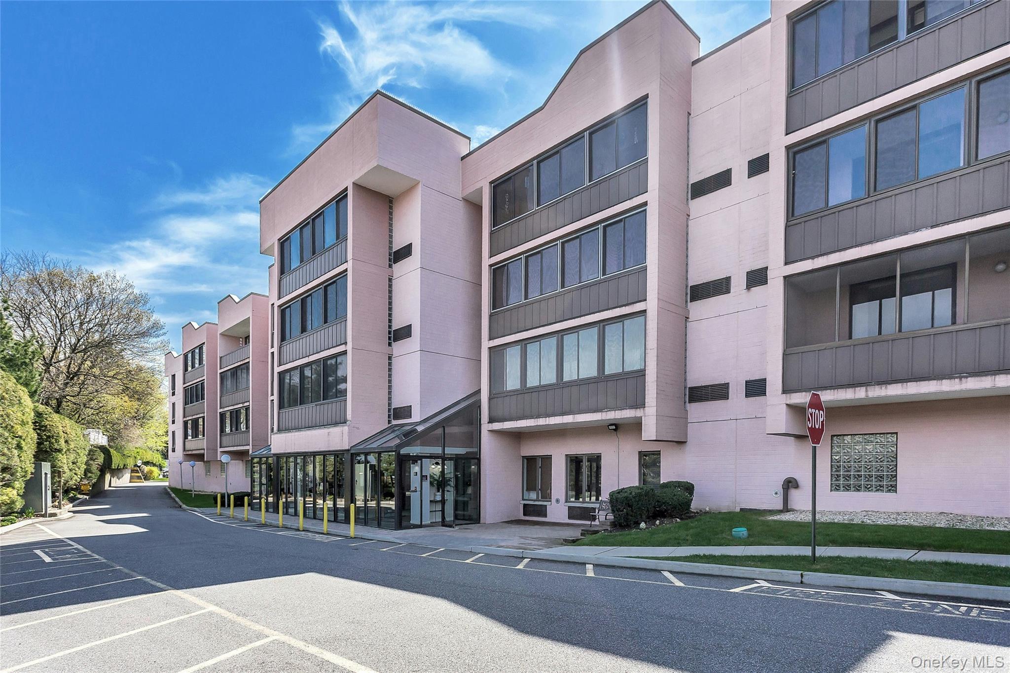 800 Willis Avenue, Unit 105 photo 25