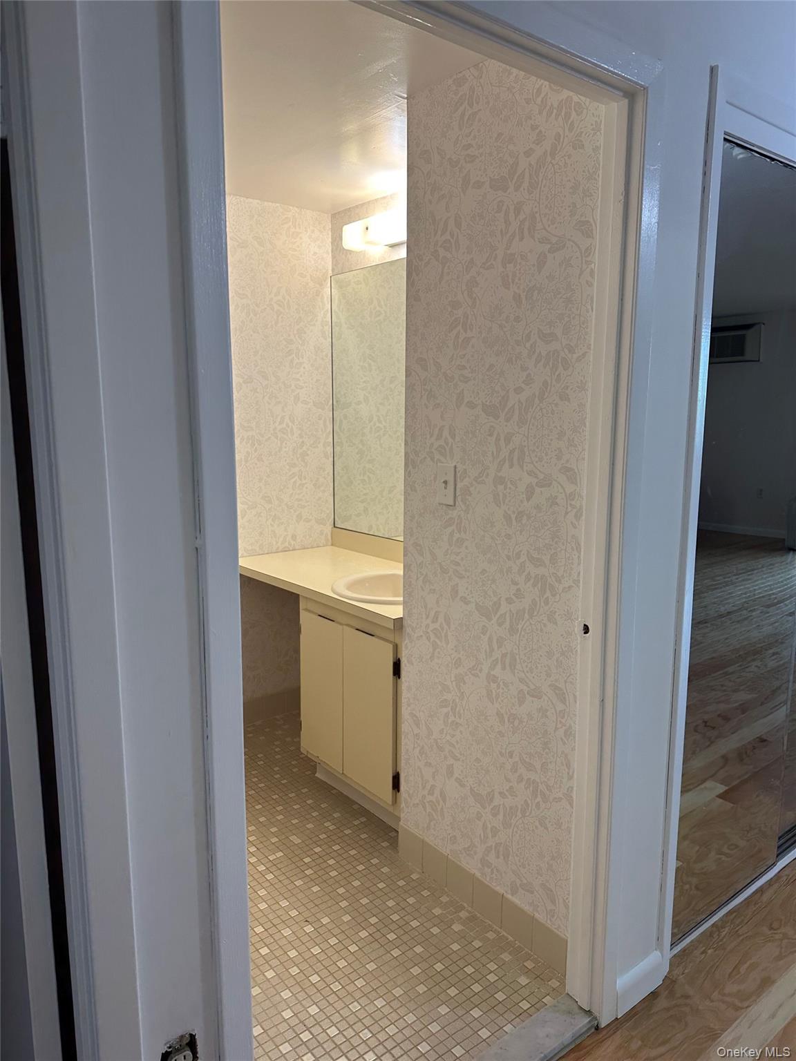 800 Willis Avenue, Unit 105 photo 10