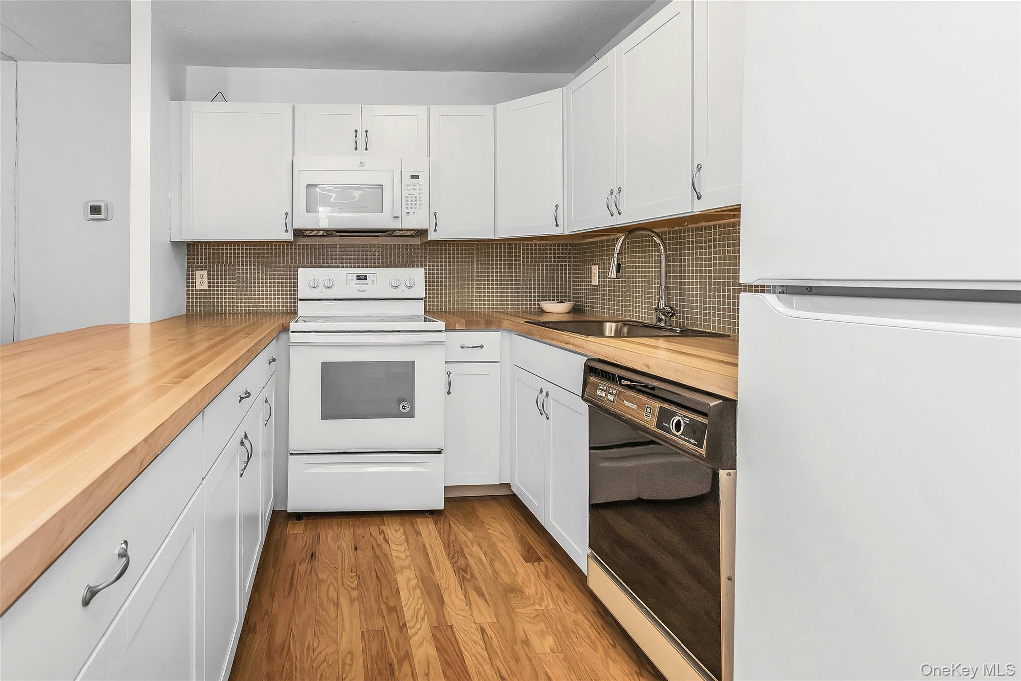 800 Willis Avenue, Unit 105 photo 8