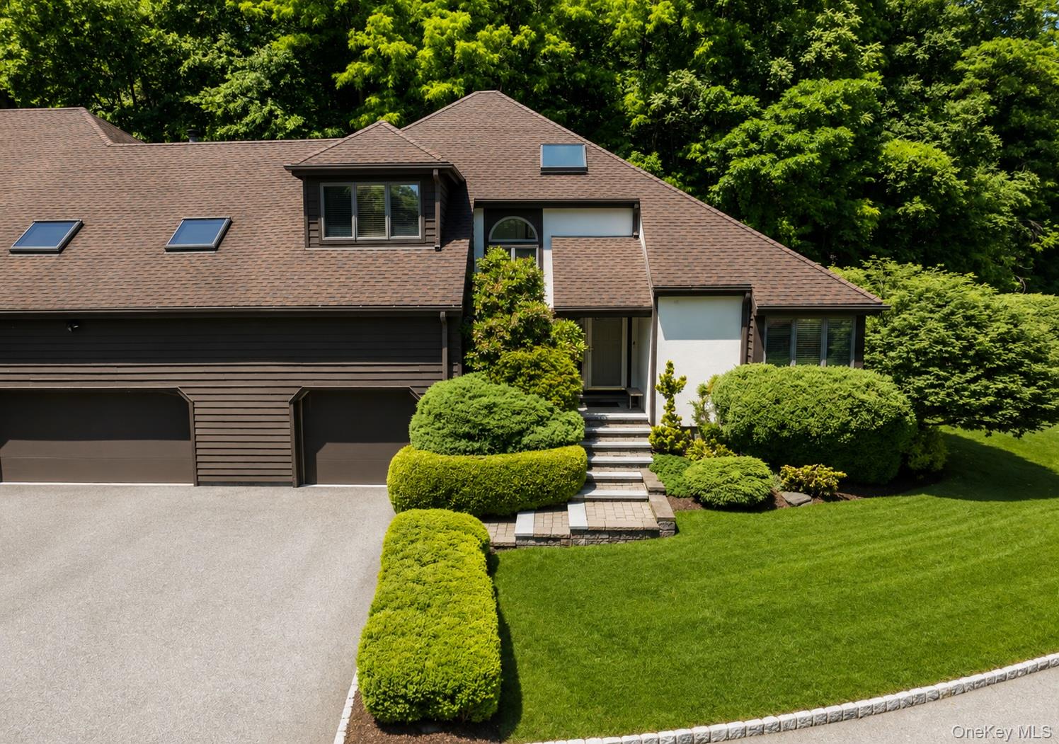 31 Cotswold Drive – For Sale photo 2