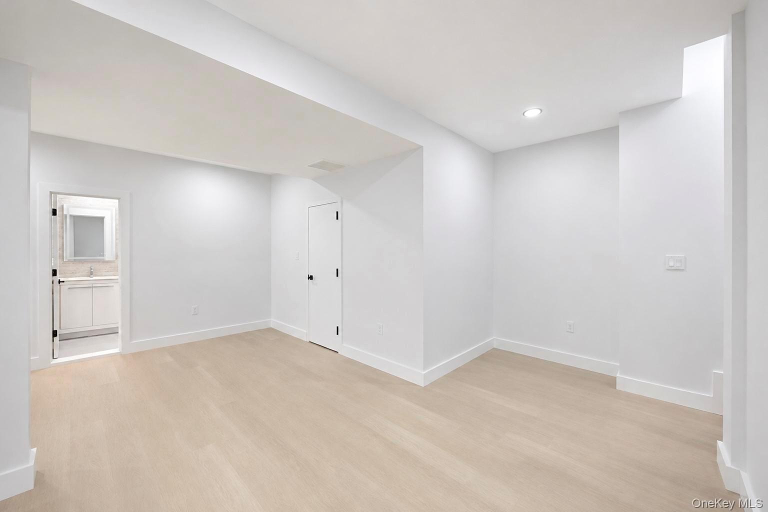 43 W Cabot Lane – For Sale photo 36